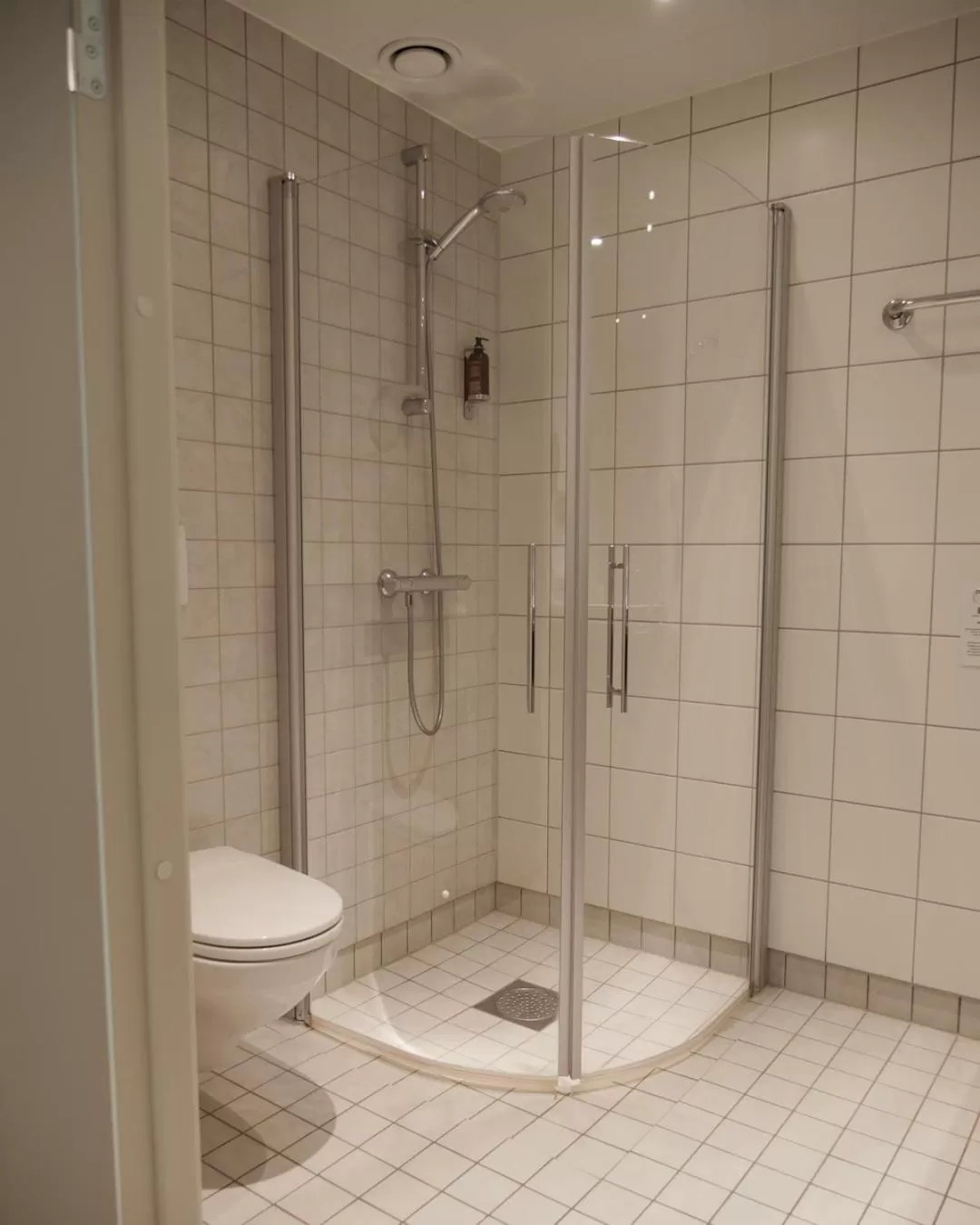 Shower in Strand Hotel Fevik - by Classic Norway Hotels