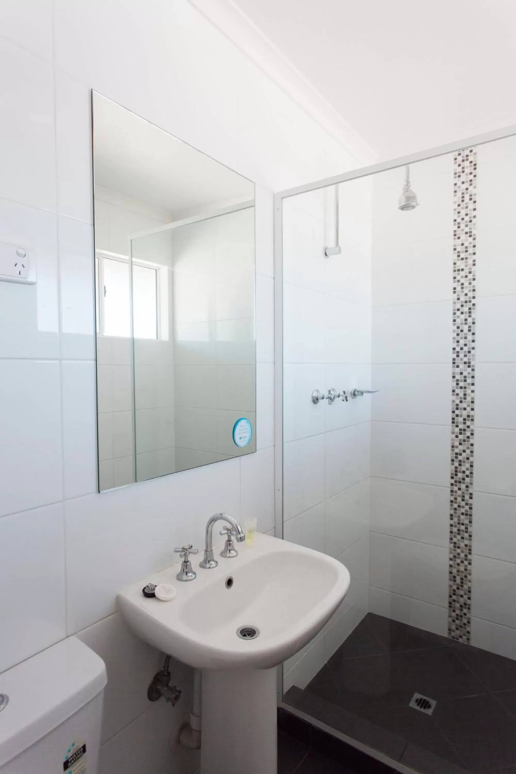 Shower, Bathroom in Potshot Hotel Resort