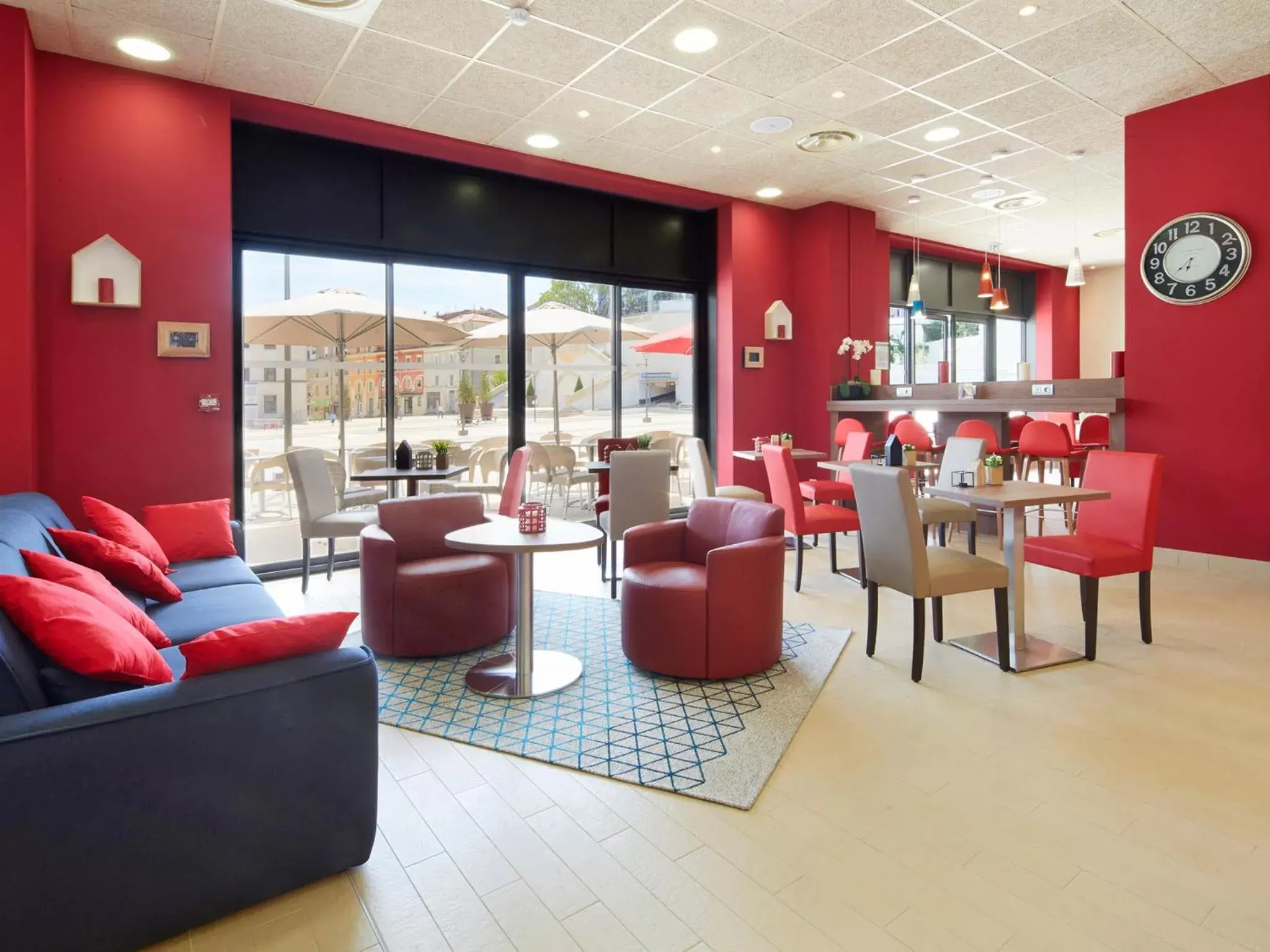 Lounge or bar, Lounge/Bar in Campanile Ales Centre - Cévennes