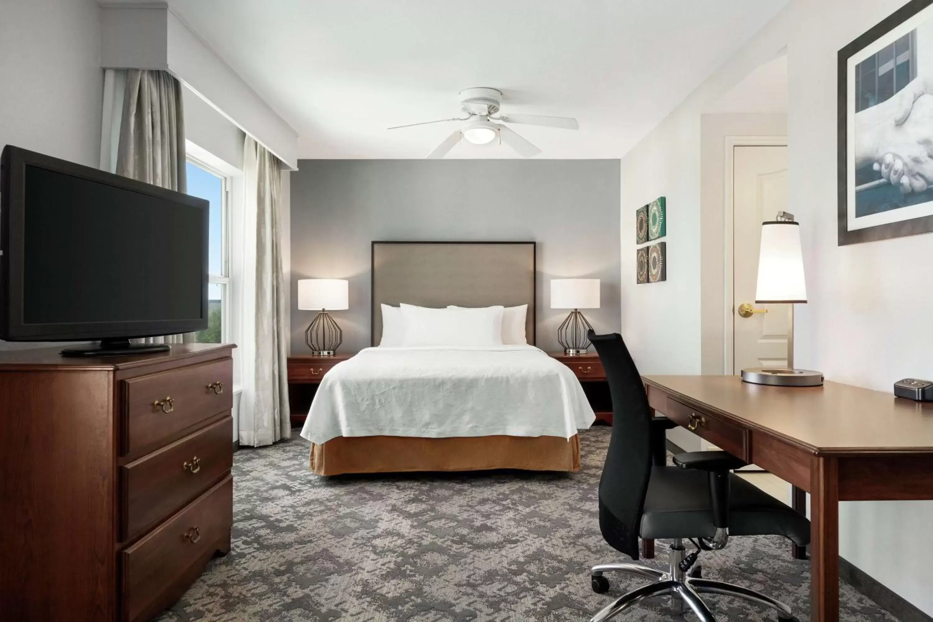 Bed in Homewood Suites by Hilton Sacramento/Roseville