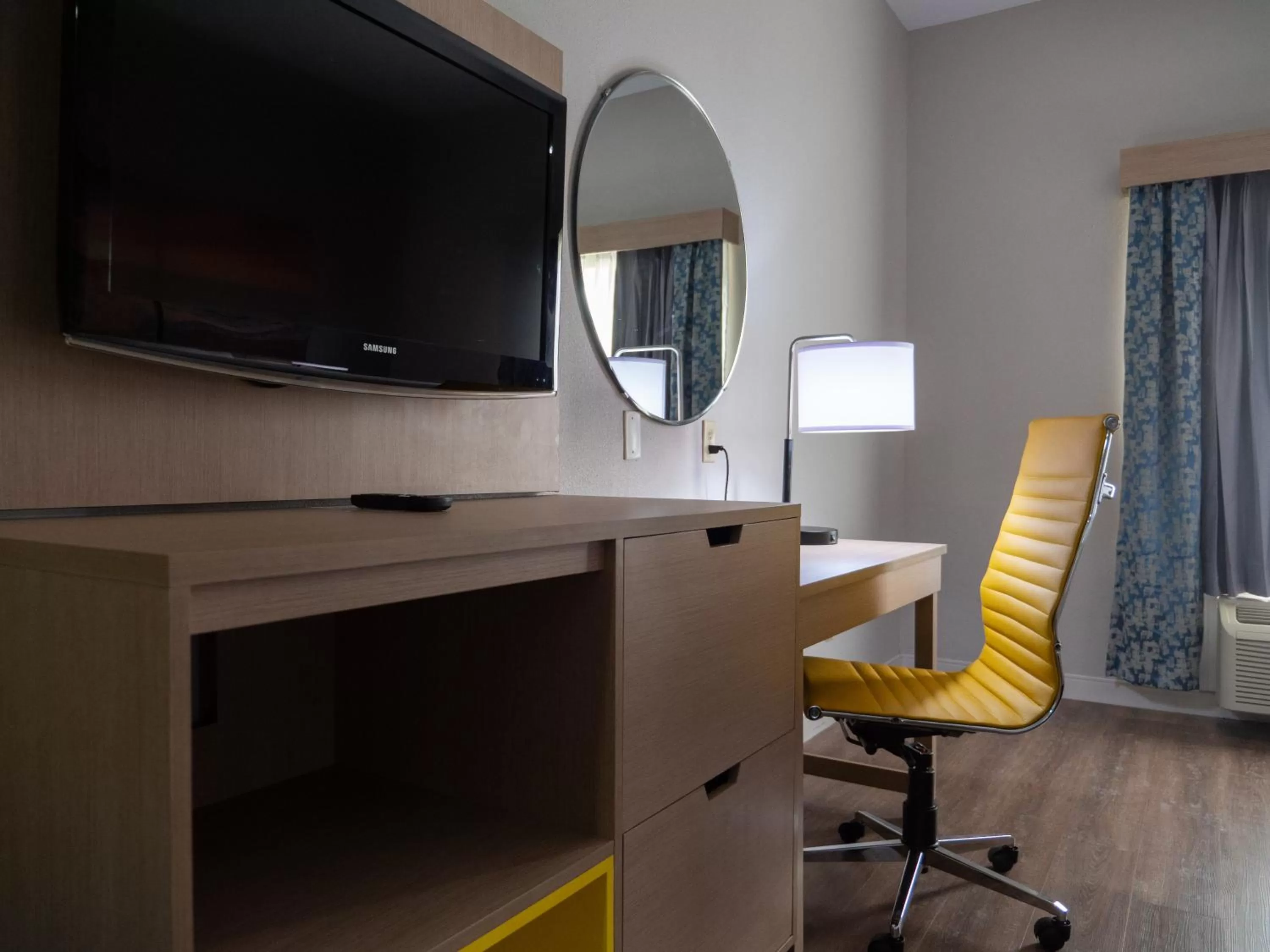 TV and multimedia in Days Inn & Suites by Wyndham Savannah North I-95