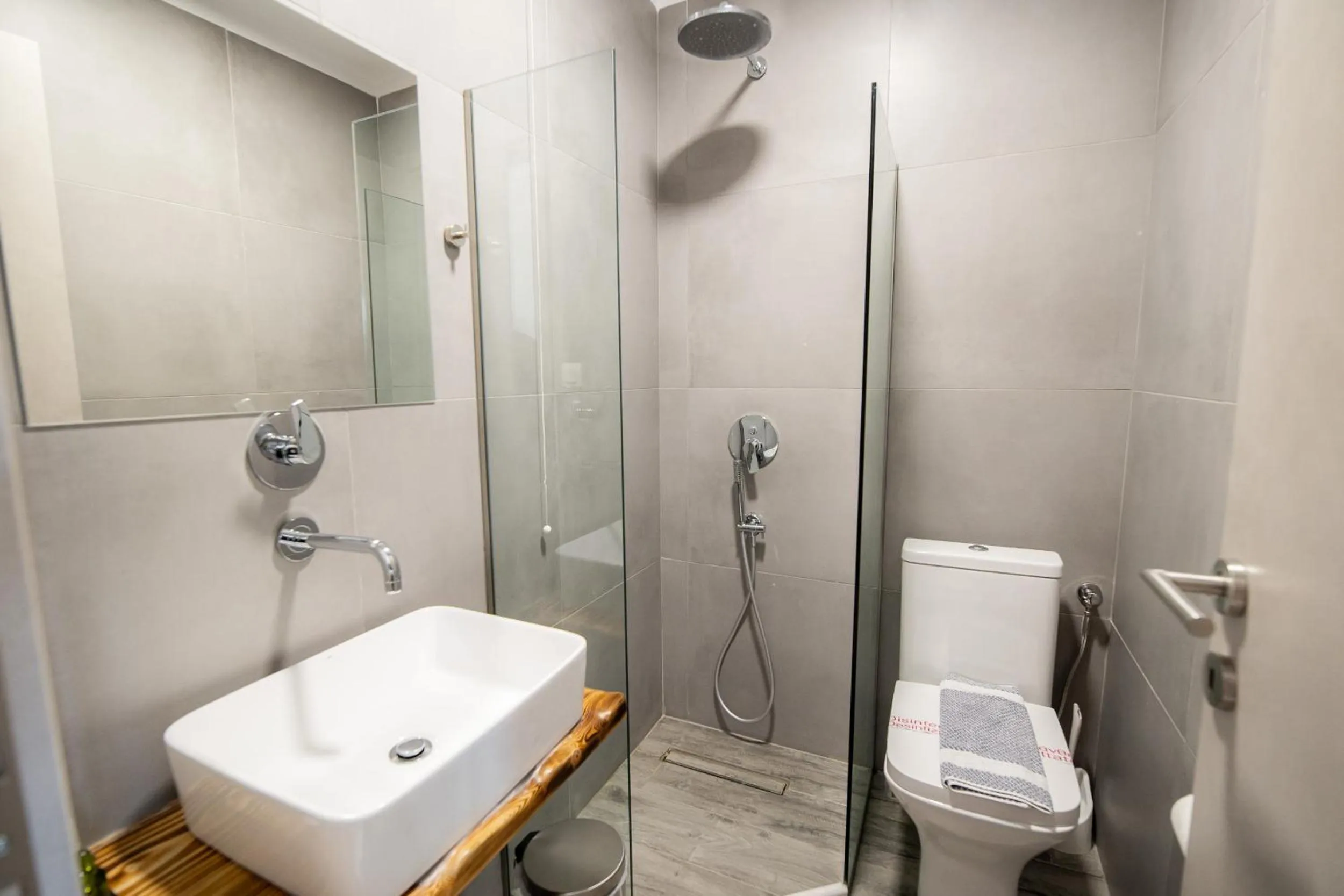 Bathroom in Hotel Philippos