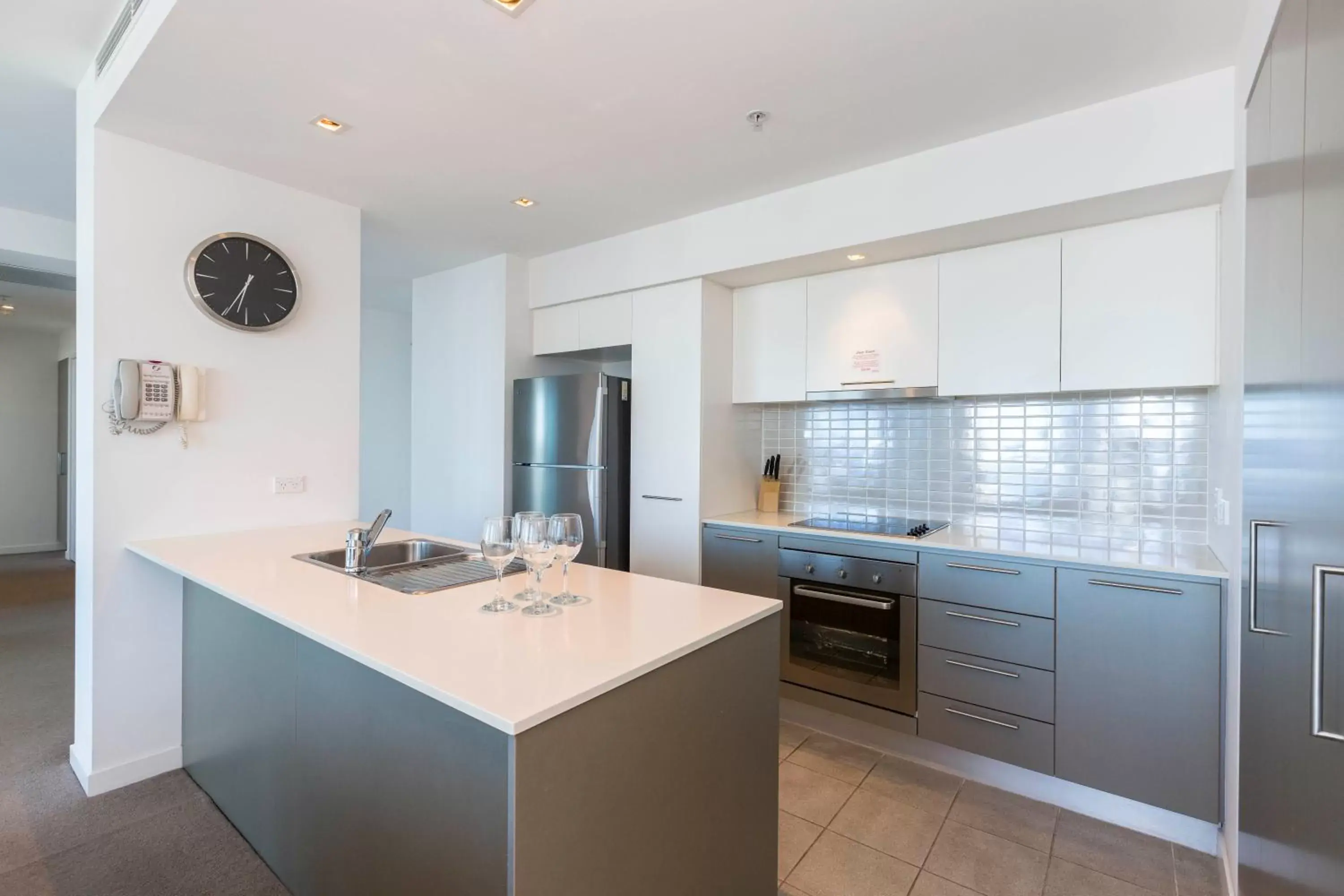 Kitchen or kitchenette, Kitchen/Kitchenette in Artique Surfers Paradise - Official