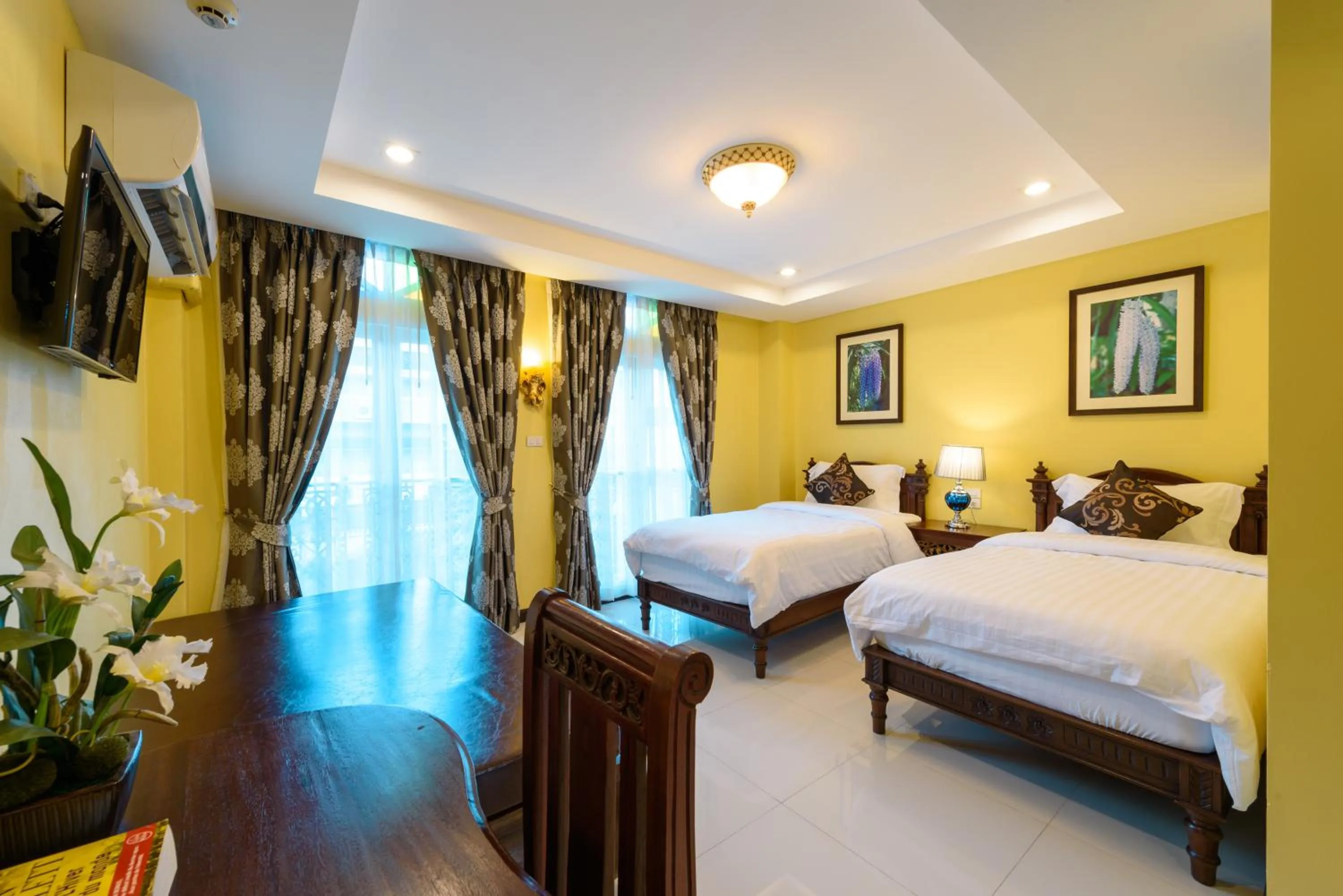 TV and multimedia, Bed in The Velvet Orchid