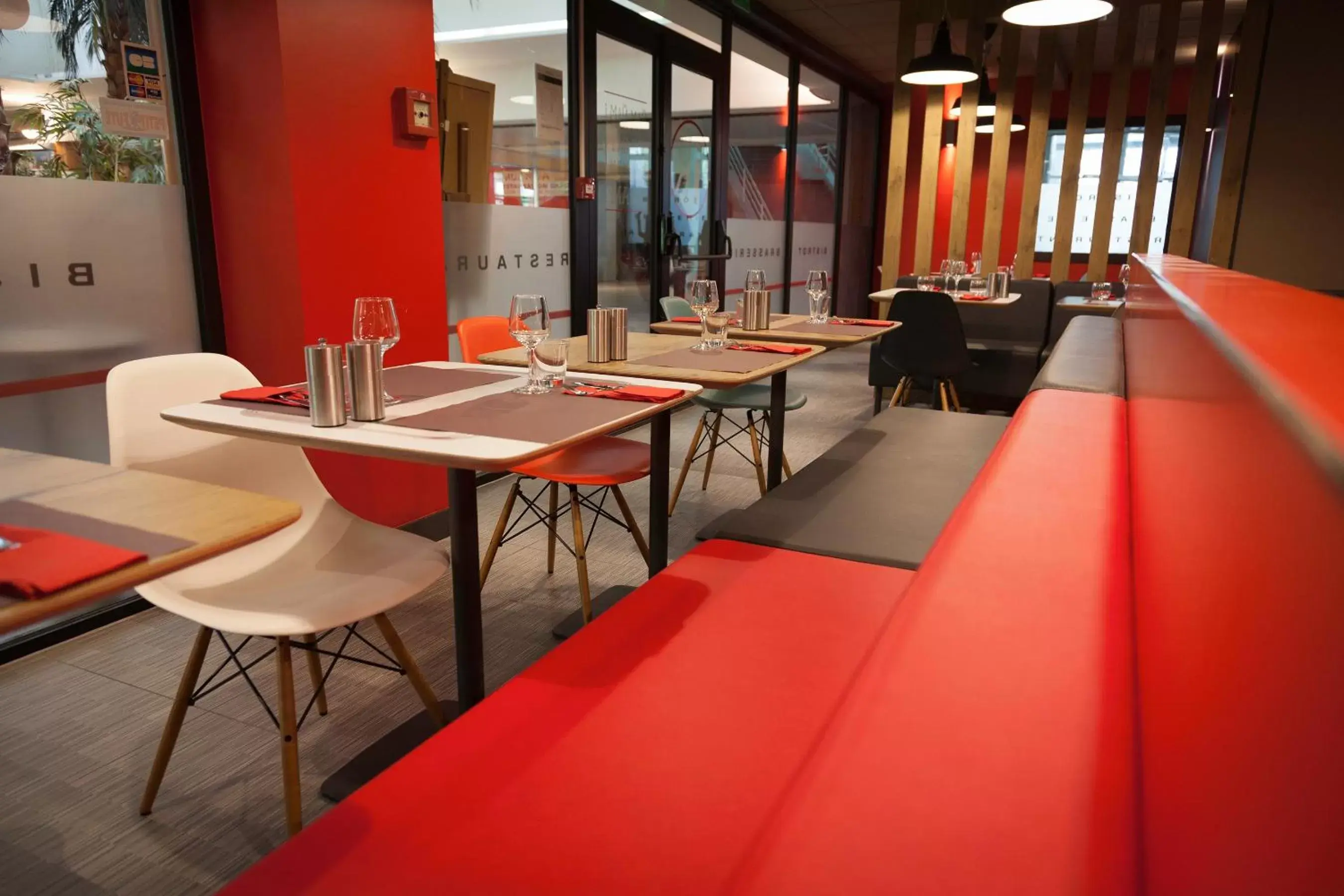 Restaurant/Places to Eat in ibis Lorient Centre Gare