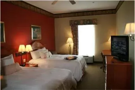 Photo of the whole room, Bed in Hampton Inn Laplace