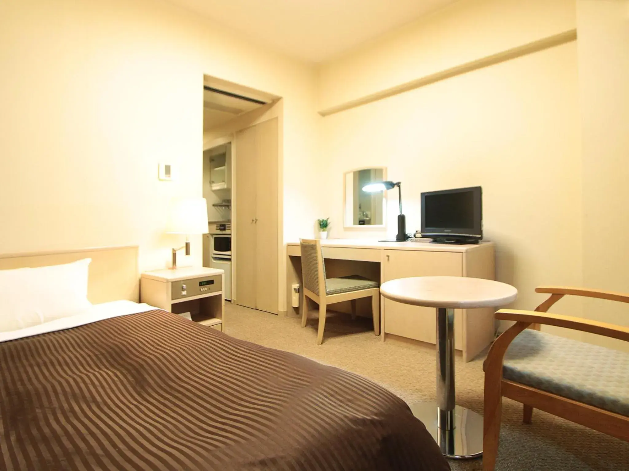 Photo of the whole room, Bed in HOTEL LiVEMAX BUDGET Shinbashi