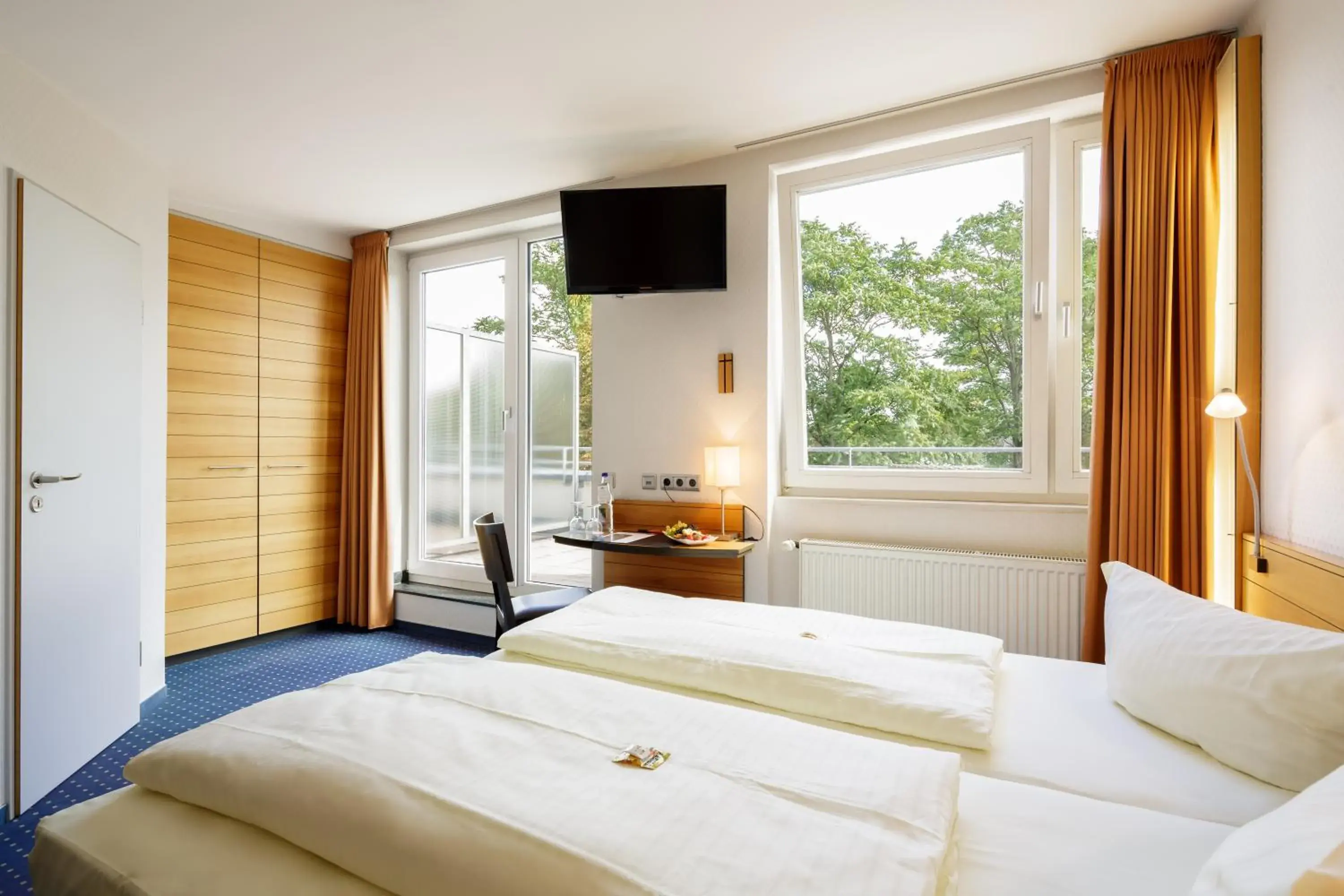Bedroom, Bed in MesseHotel Köln-Deutz