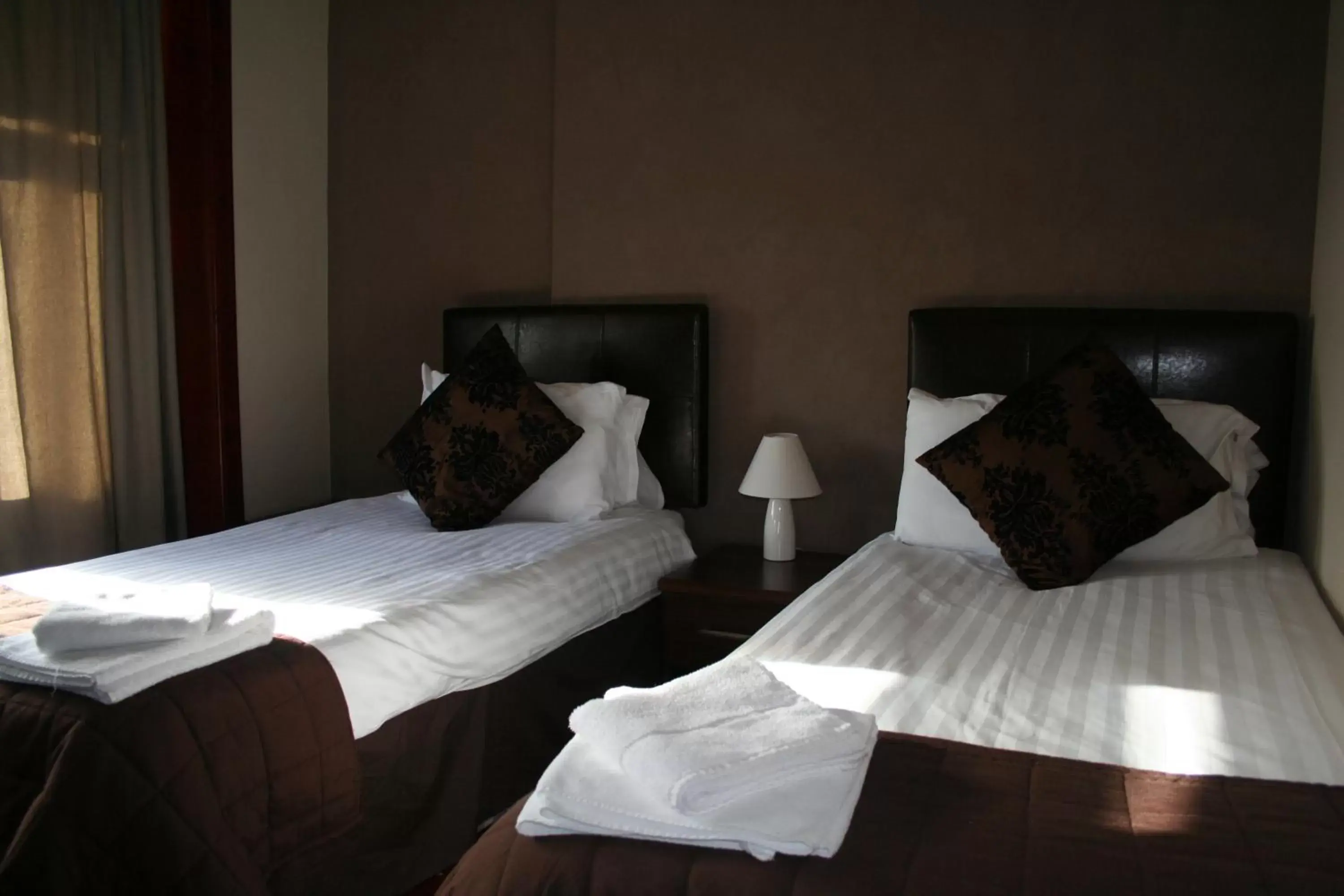 Bedroom, Bed in The Fullarton Park Hotel