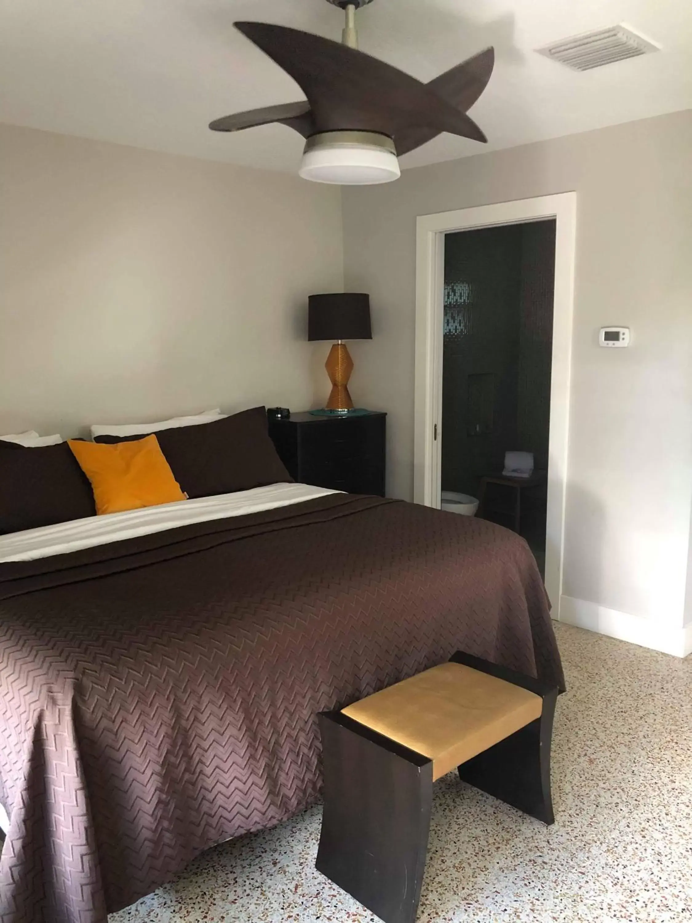 Bed in Captiva Beach Resort (open private beach access)