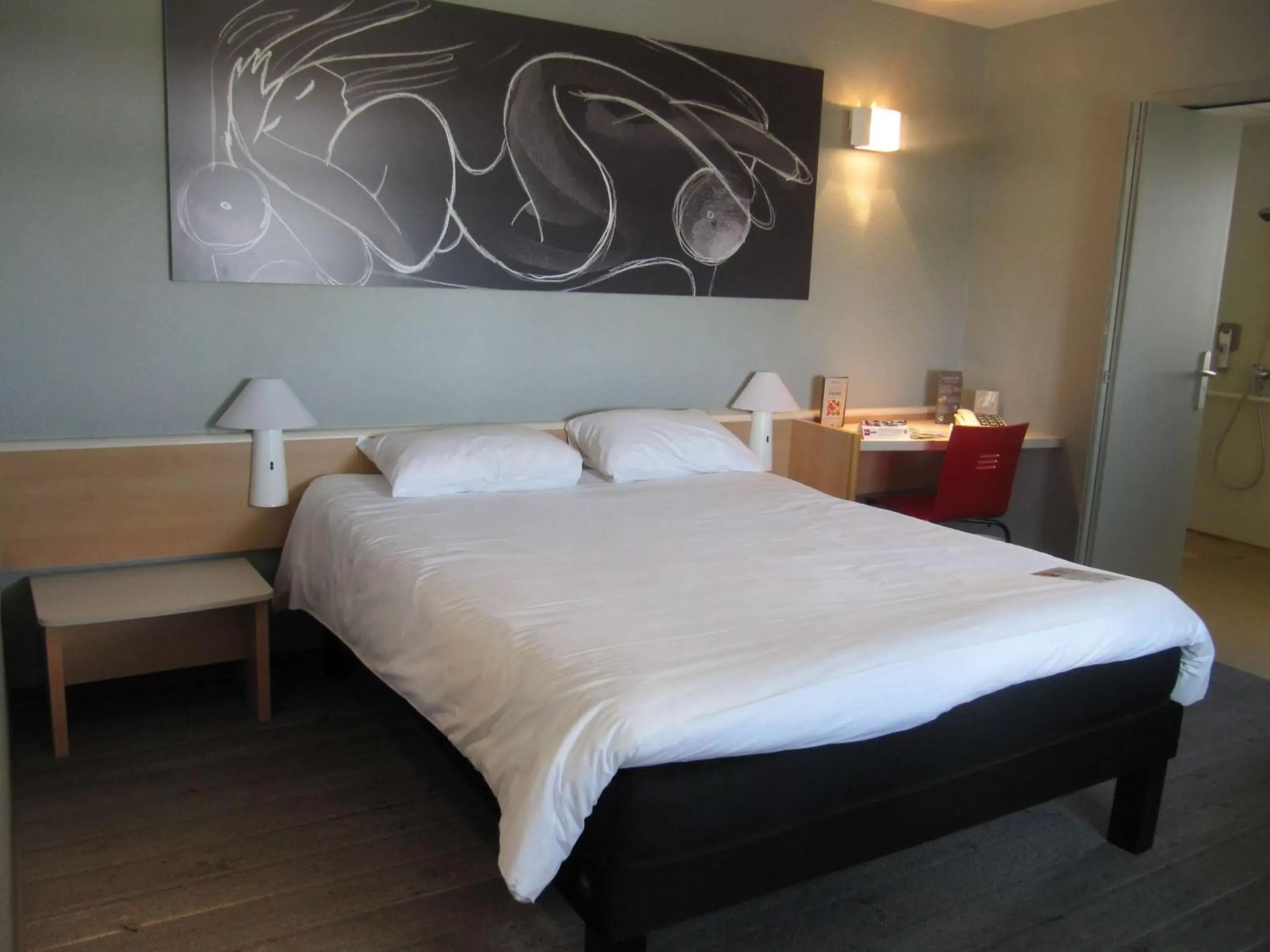 Photo of the whole room, Bed in Hôtel ibis Pontivy