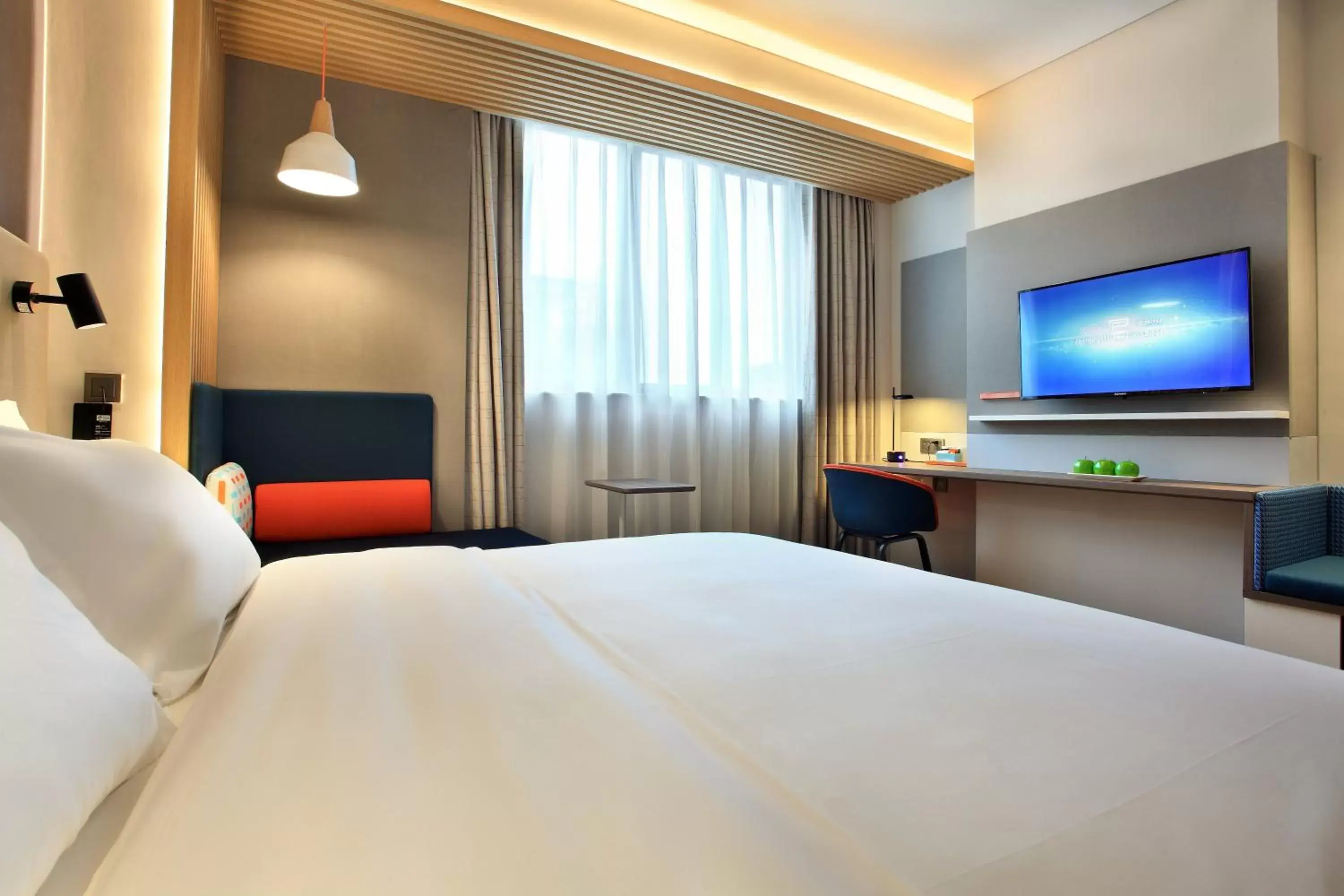 Photo of the whole room, Bed in Holiday Inn Express Guilin City Center, an IHG Hotel