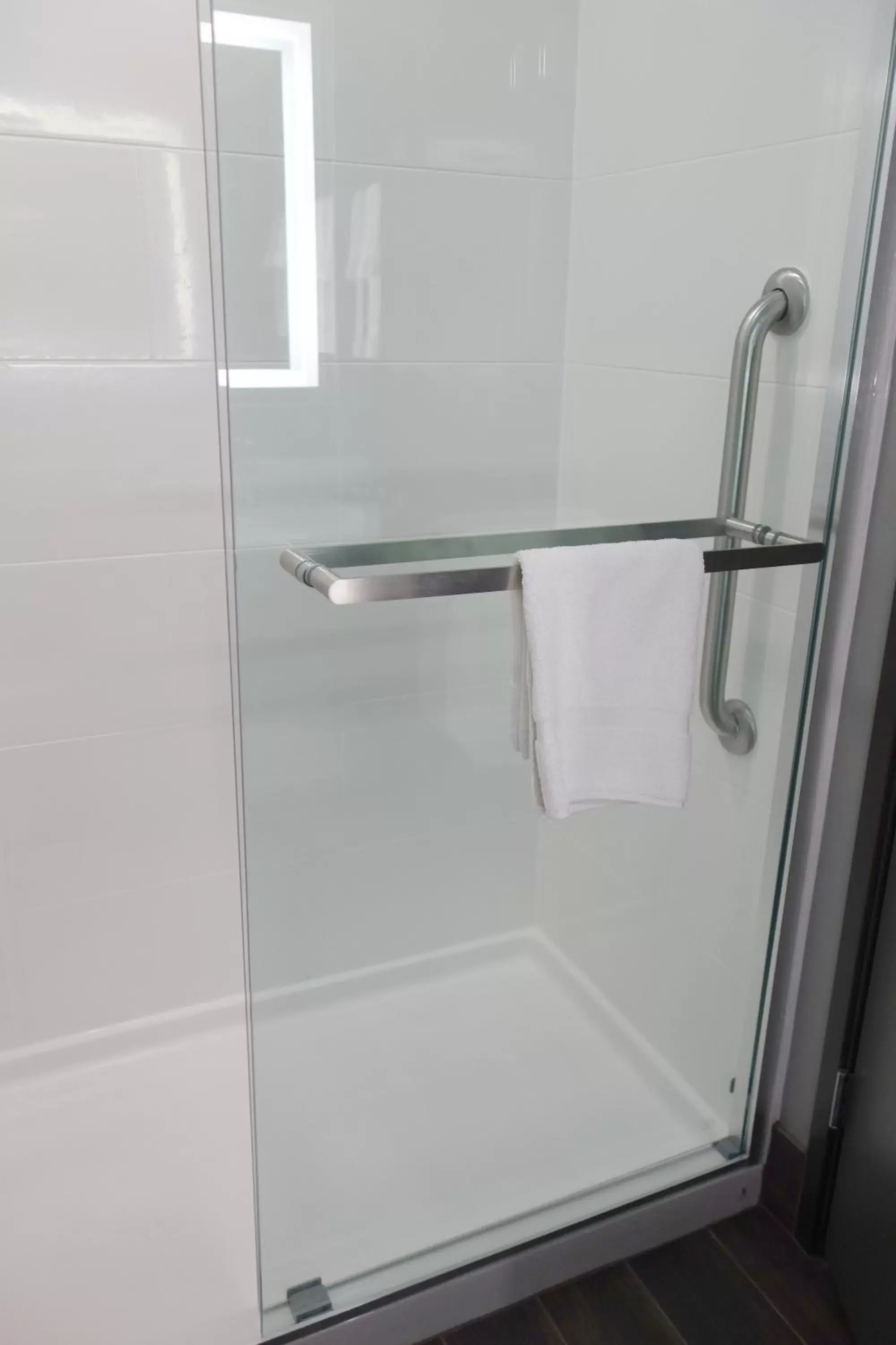 Shower, Bathroom in La Quinta Inn & Suites by Wyndham Springfield