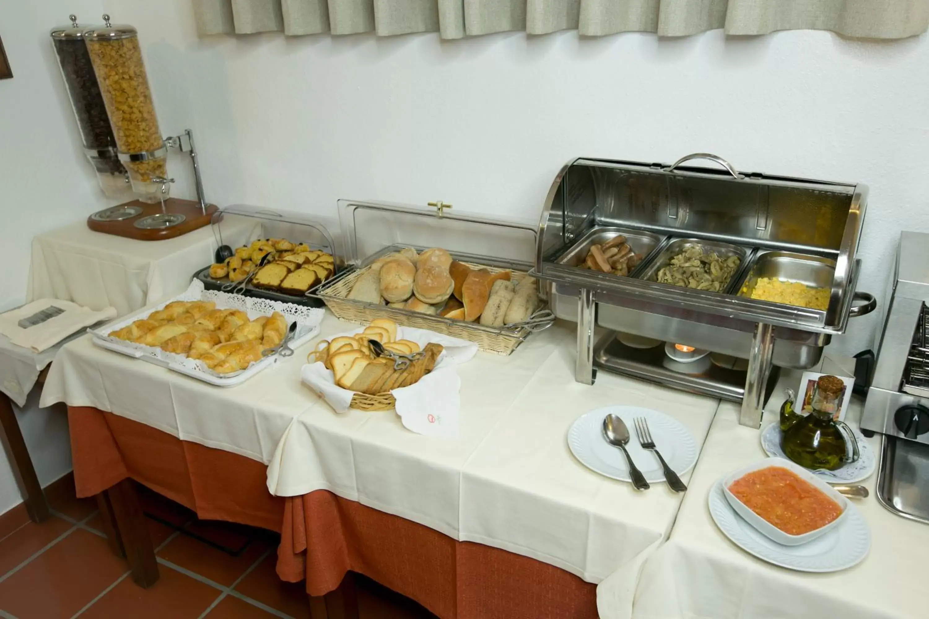 Buffet breakfast, Food in El-Rei Dom Manuel Hotel