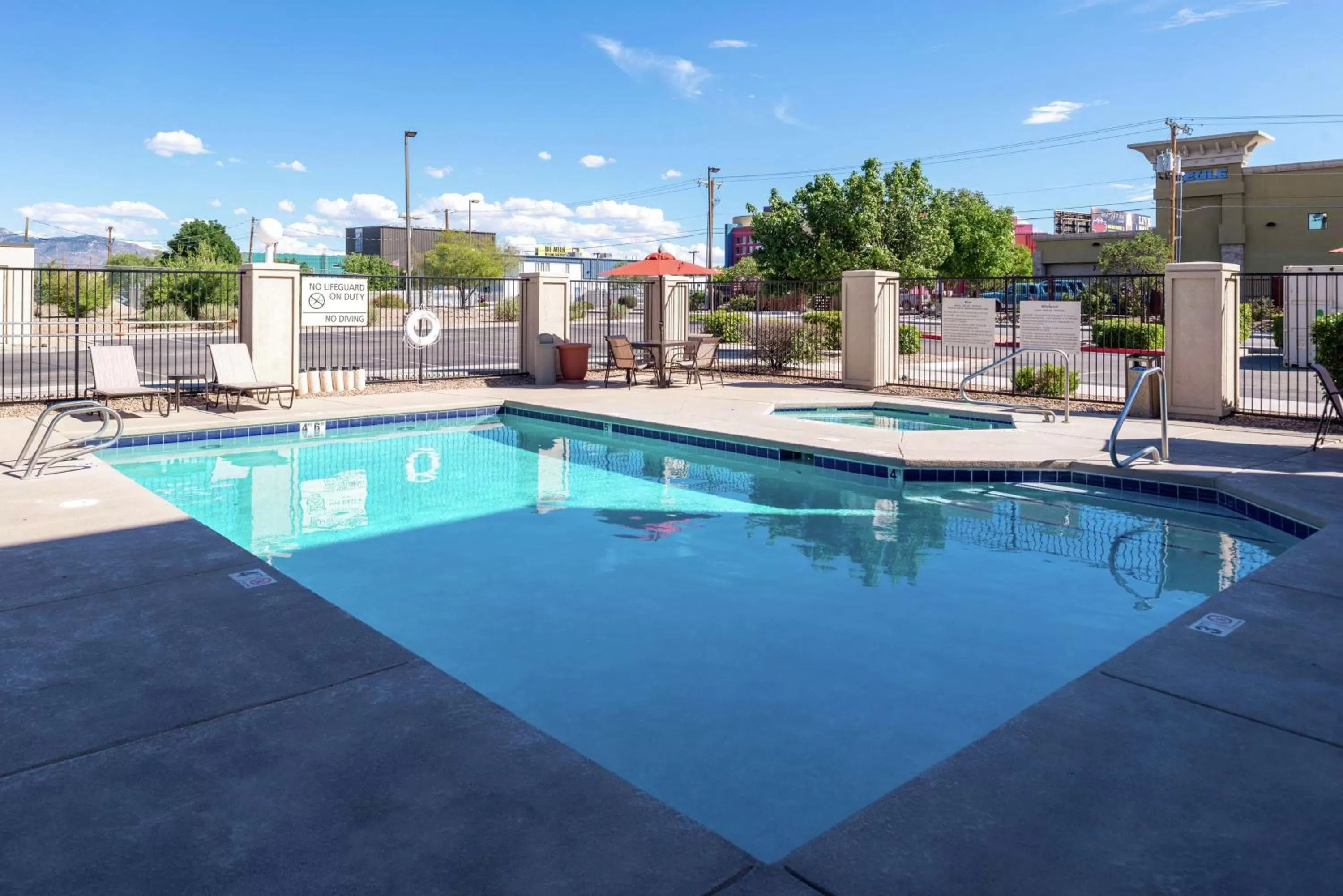 Pool view in Hampton Inn Albuquerque - University/Midtown