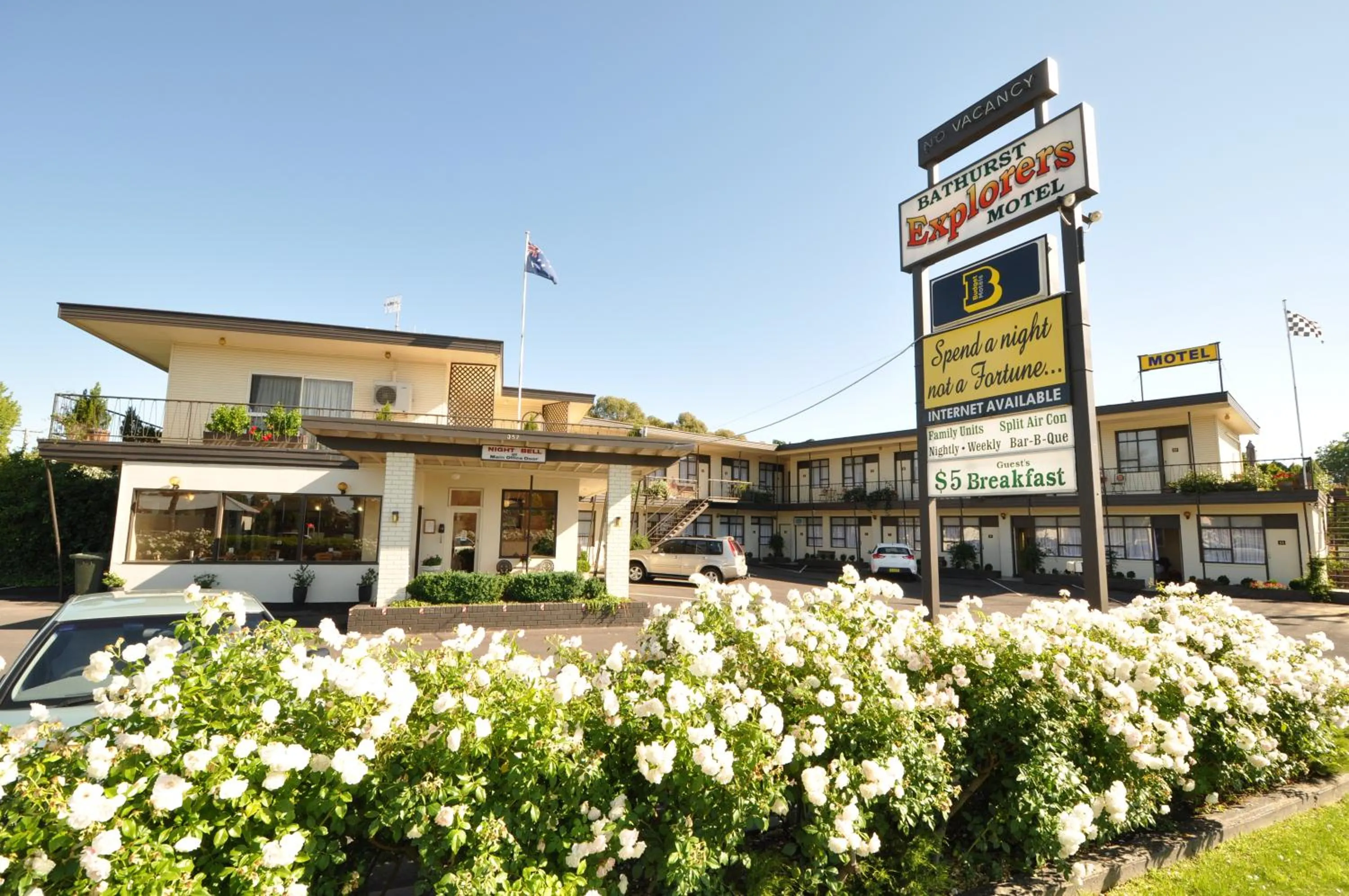 Property building in Bathurst Explorers Motel