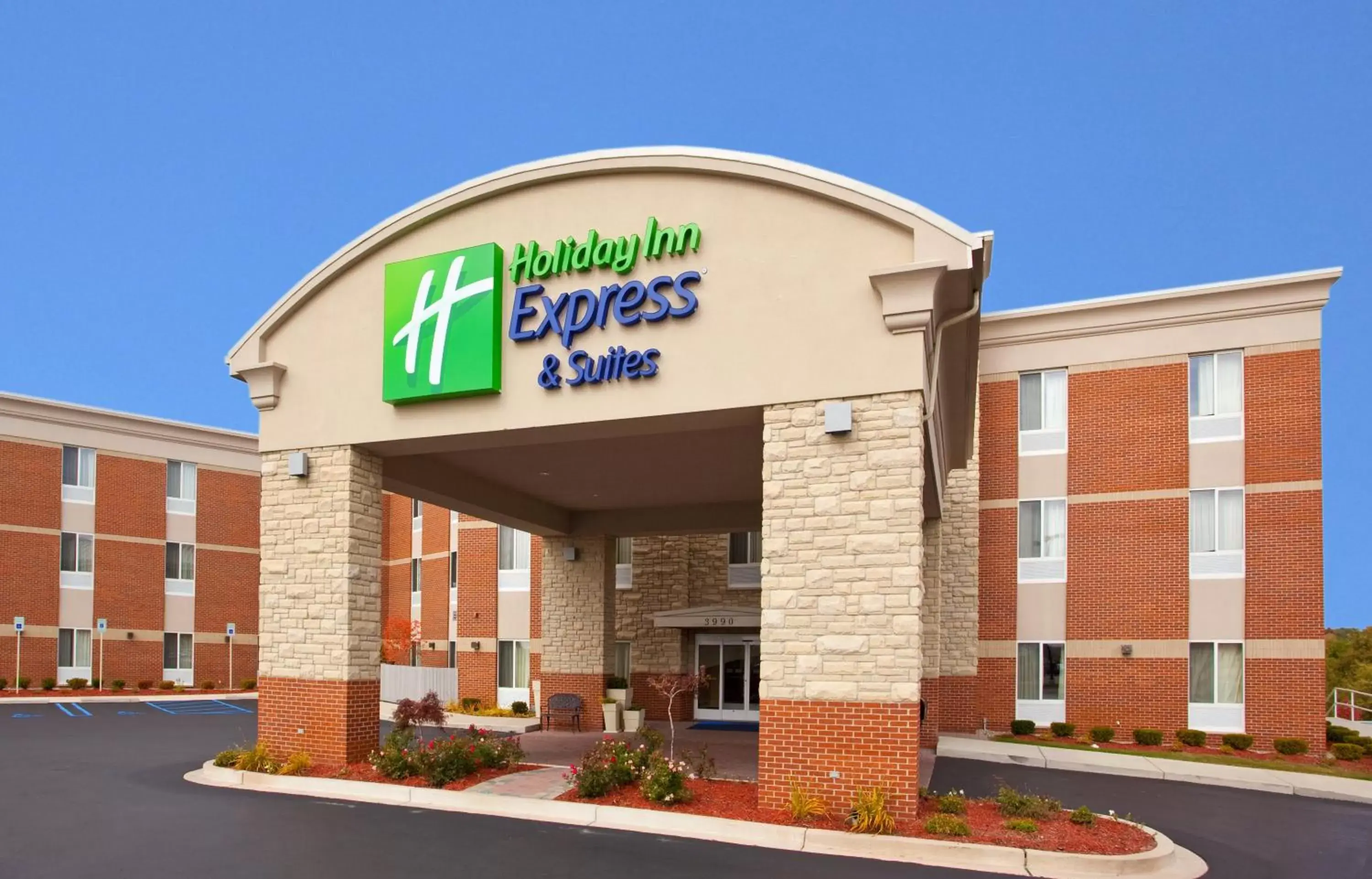 Property Building in Holiday Inn Express Hotel & Suites Auburn Hills, an IHG Hotel