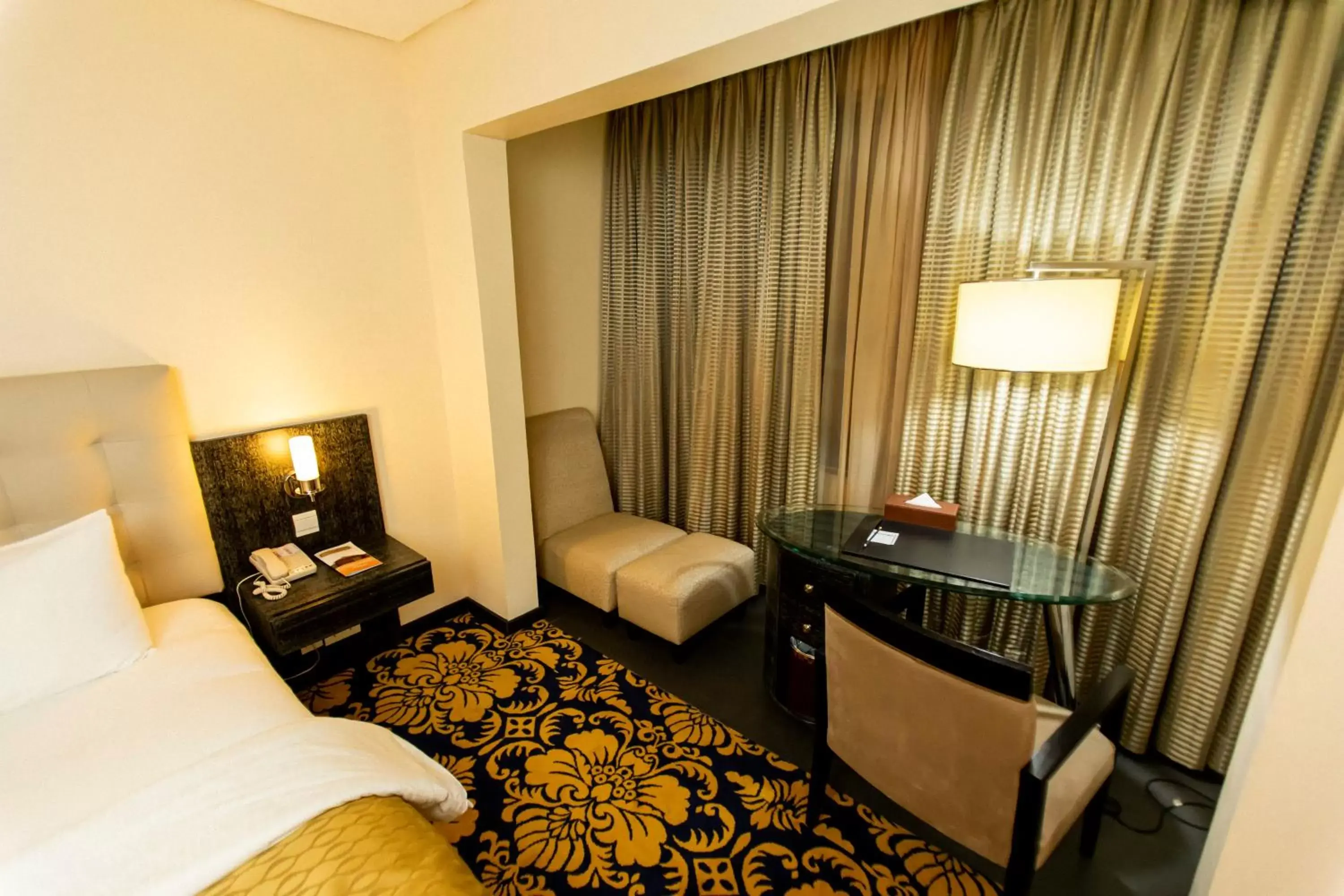 Communal lounge/ TV room, Bed in Best Western Premier Accra Airport Hotel