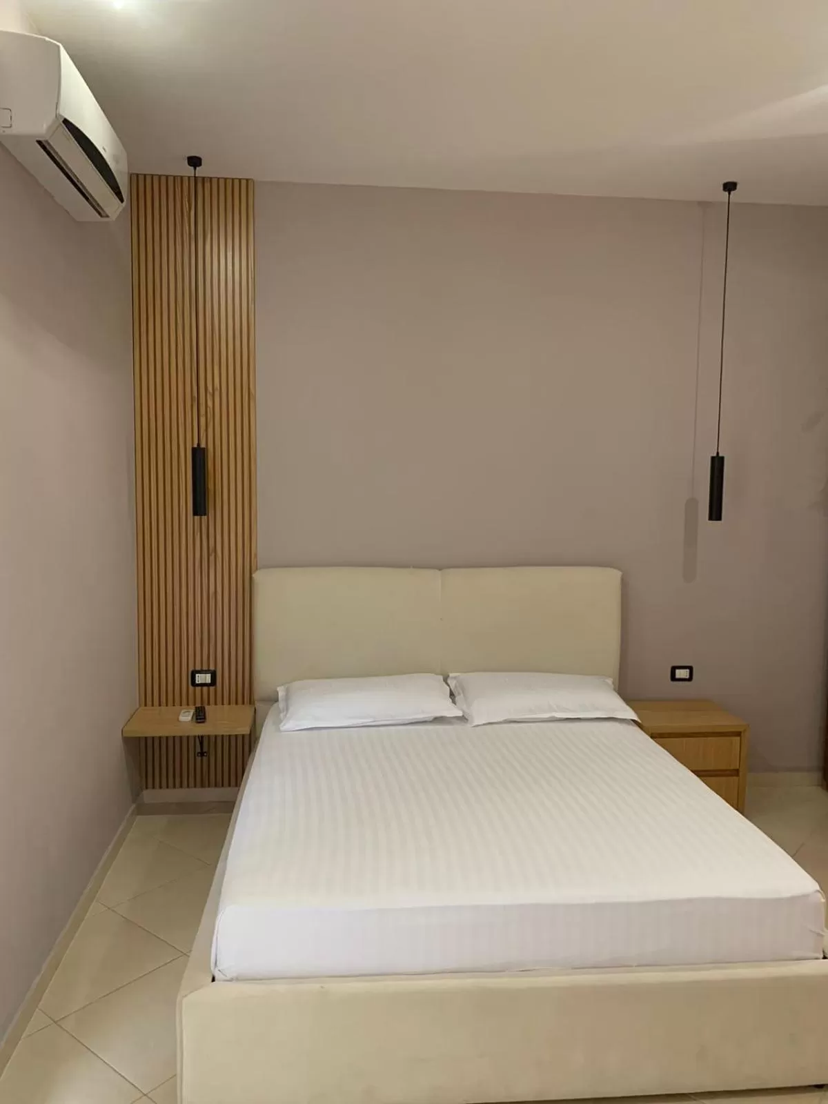 Bed in Hotel Kaloshi