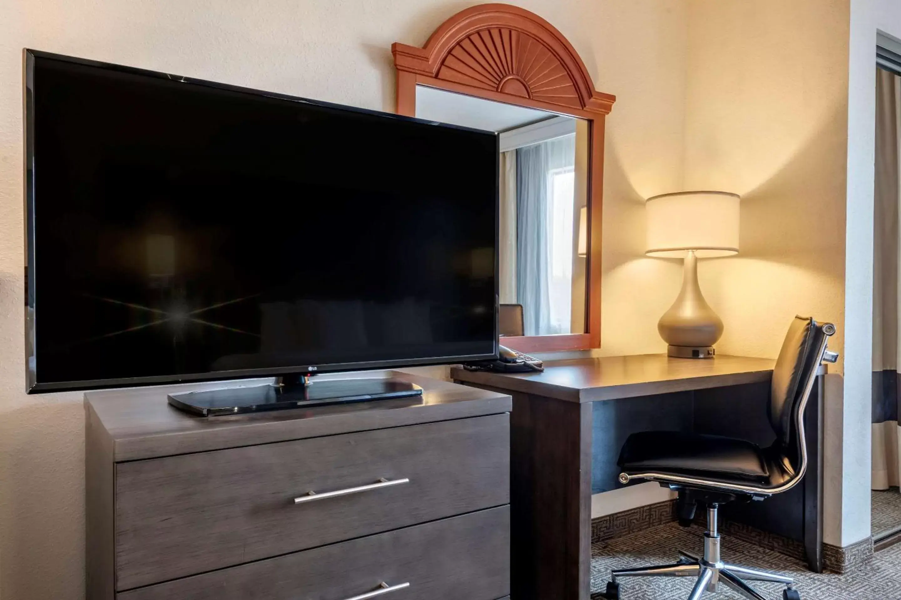 Photo of the whole room, TV/Entertainment Center in Comfort Suites Fort Pierce I-95