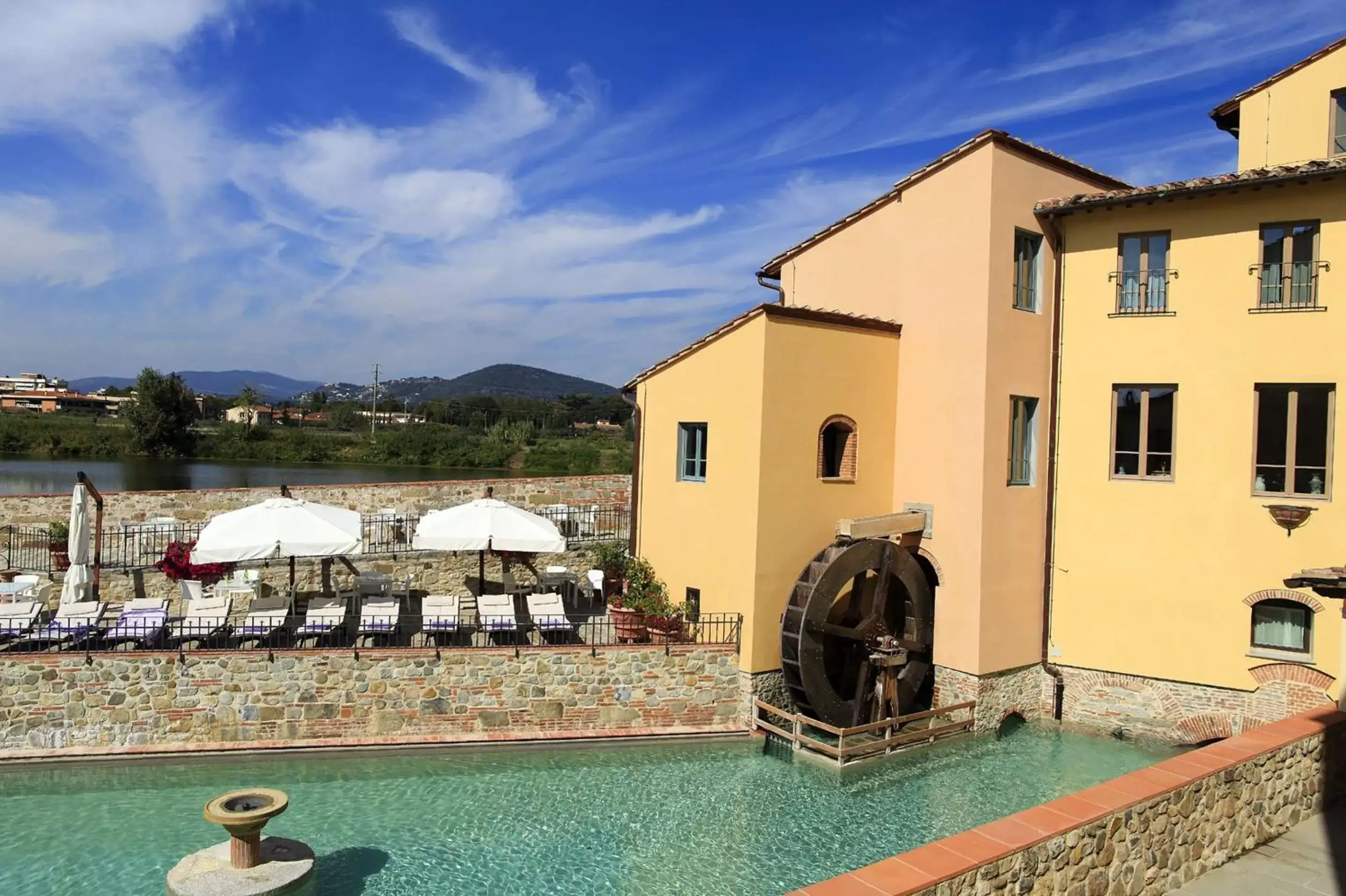 Property building, Swimming Pool in Hotel Mulino di Firenze - WorldHotels Crafted