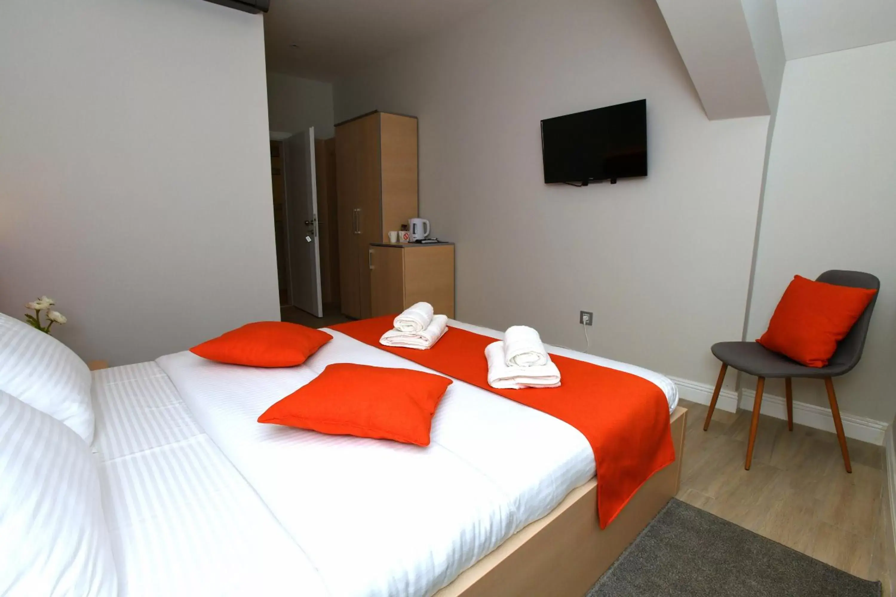 Large Double Room in PRESIDENT Large Double Room in PRESIDENT