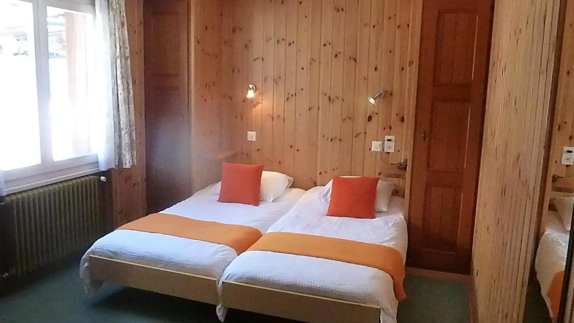 Bedroom, Bed in Hotel de la Poste Verbier