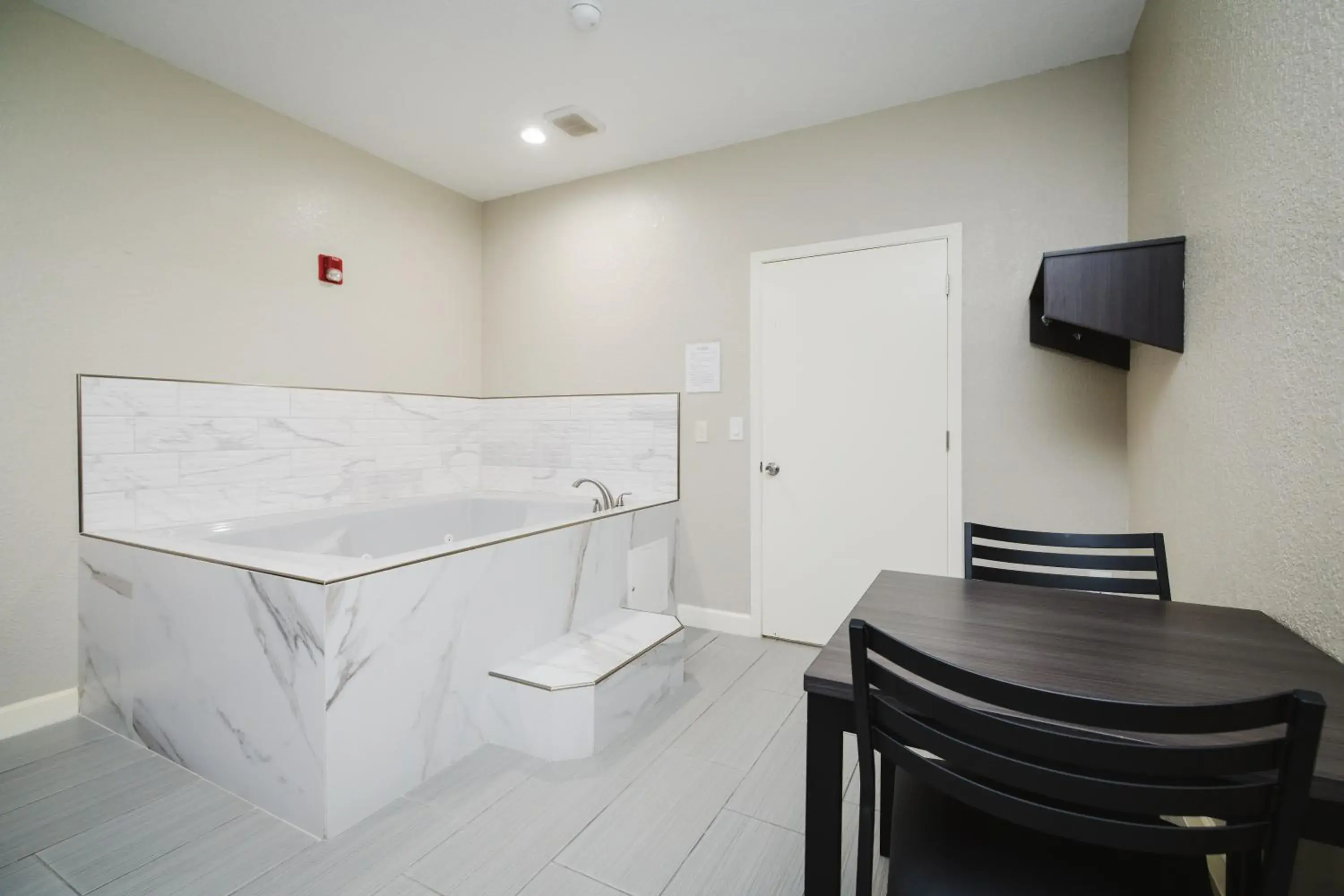 Bed in Winchester Inn and Suites Humble/IAH/North Houston Bed in Winchester Inn and Suites Humble/IAH/North Houston