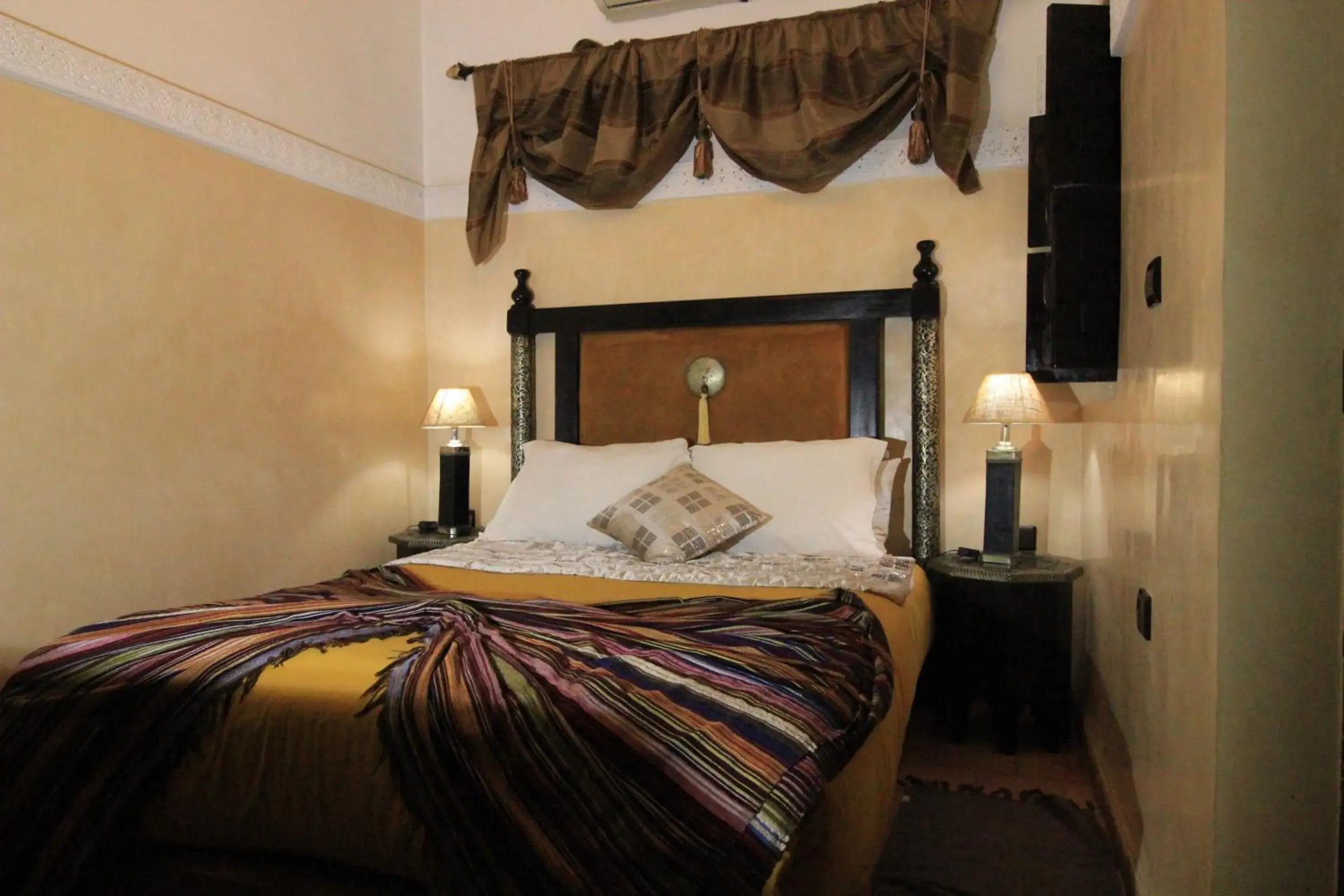 Photo of the whole room, Bed in Riad Eloise