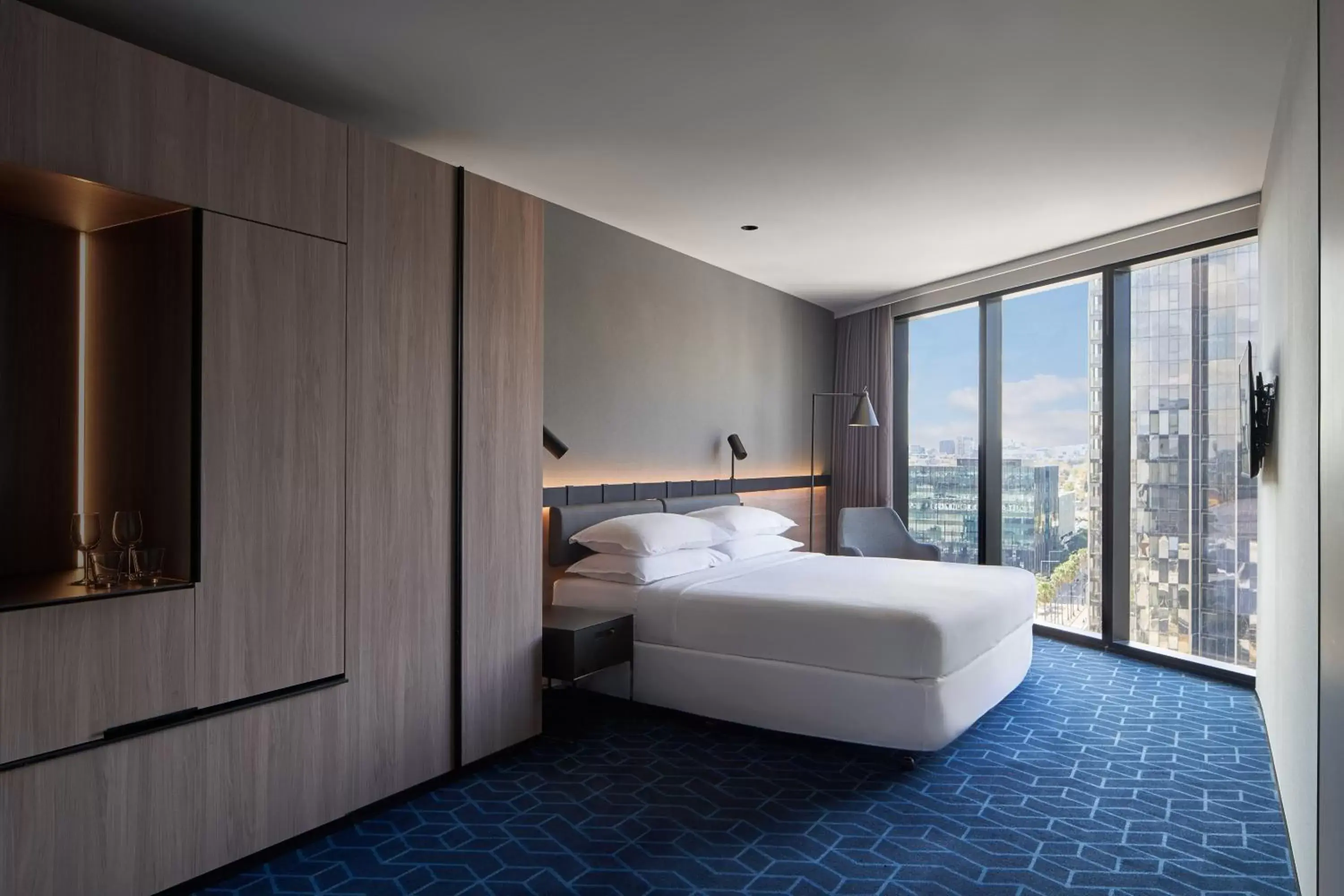 Photo of the whole room, Bed in Four Points by Sheraton Melbourne Docklands