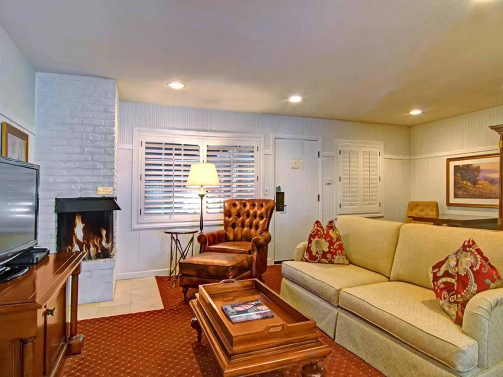 Photo of the whole room, Seating Area in Wayside Inn