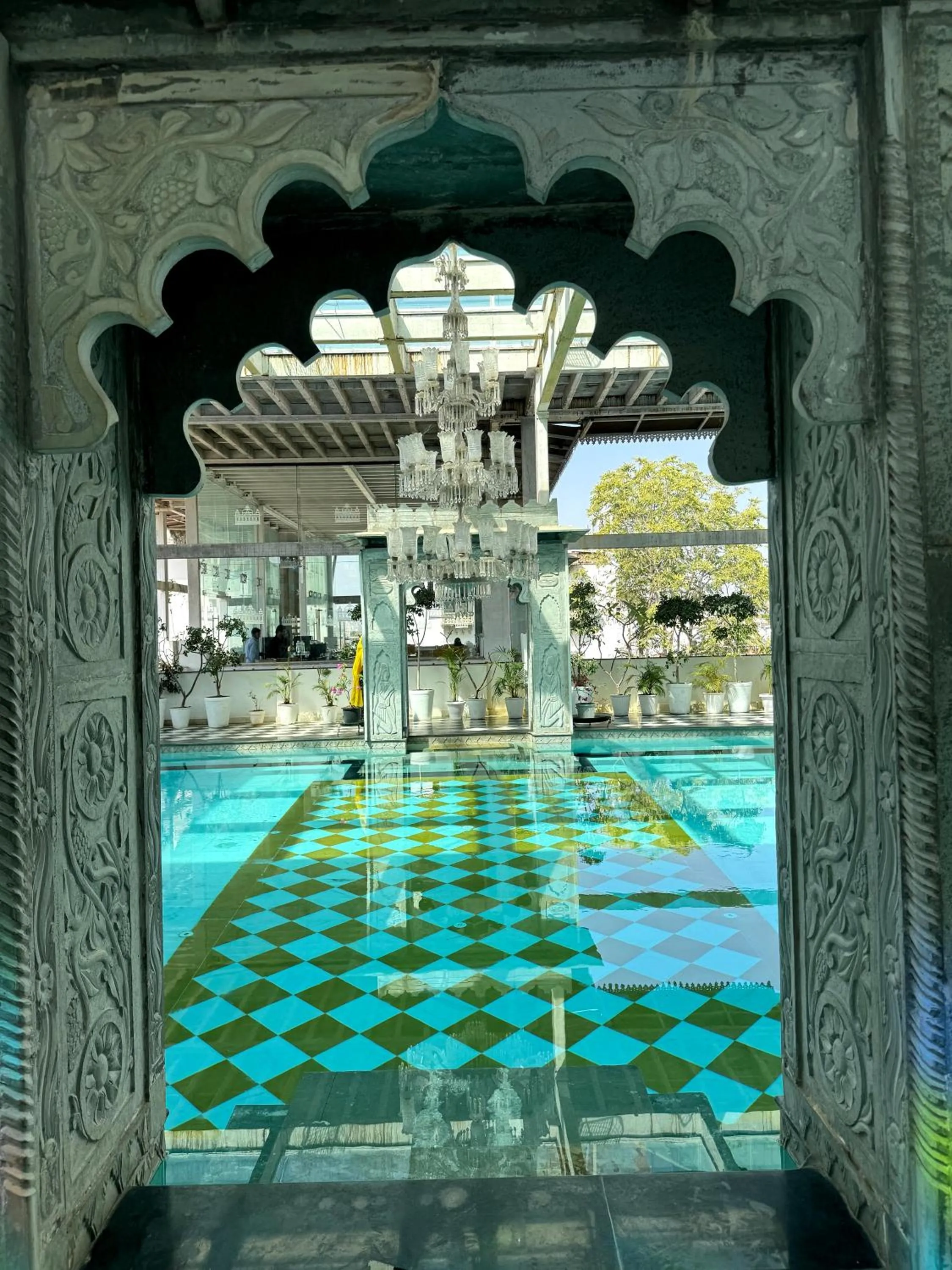 Swimming pool in Hotel Udai Kothi