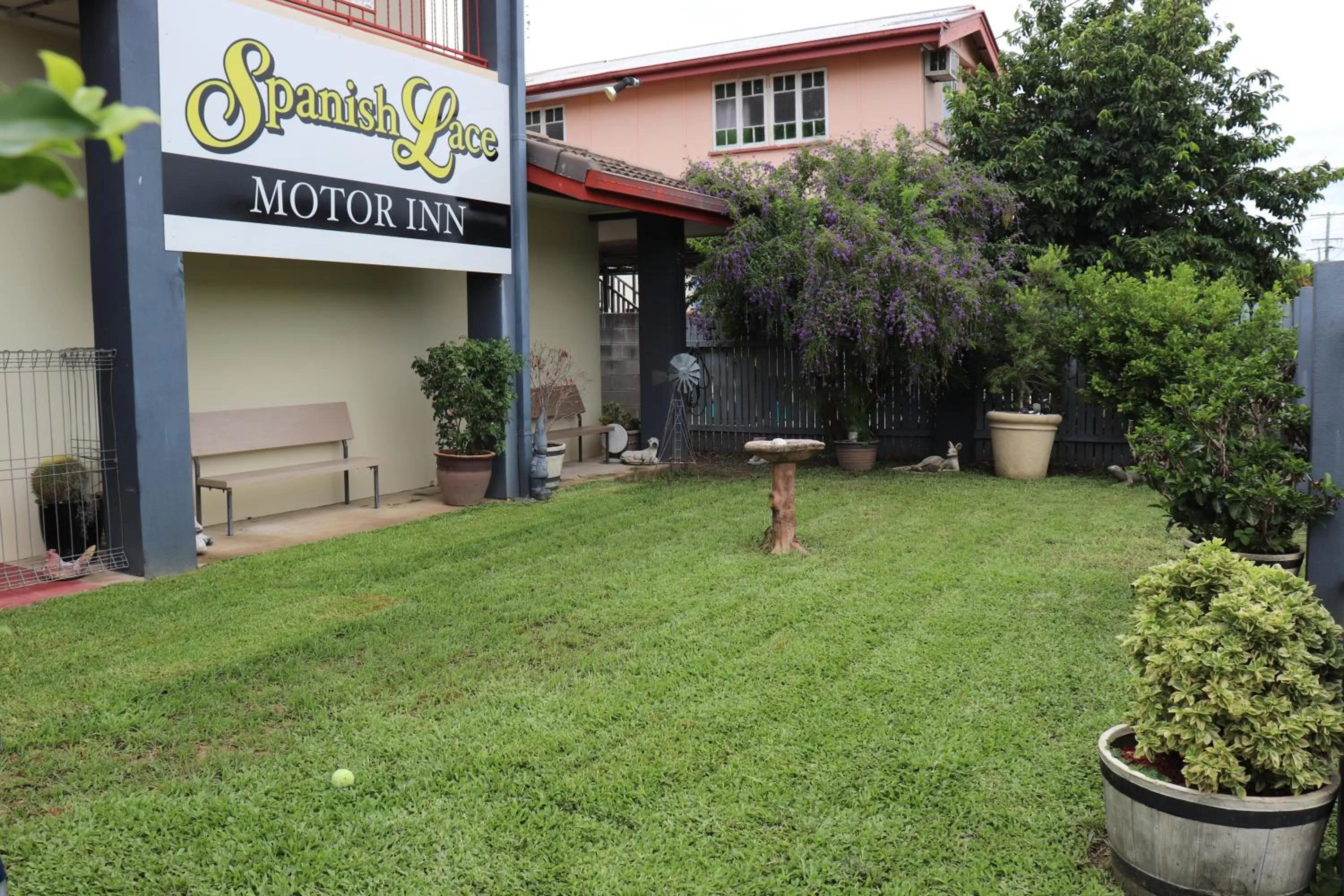 Garden in Spanish Lace Motor Inn