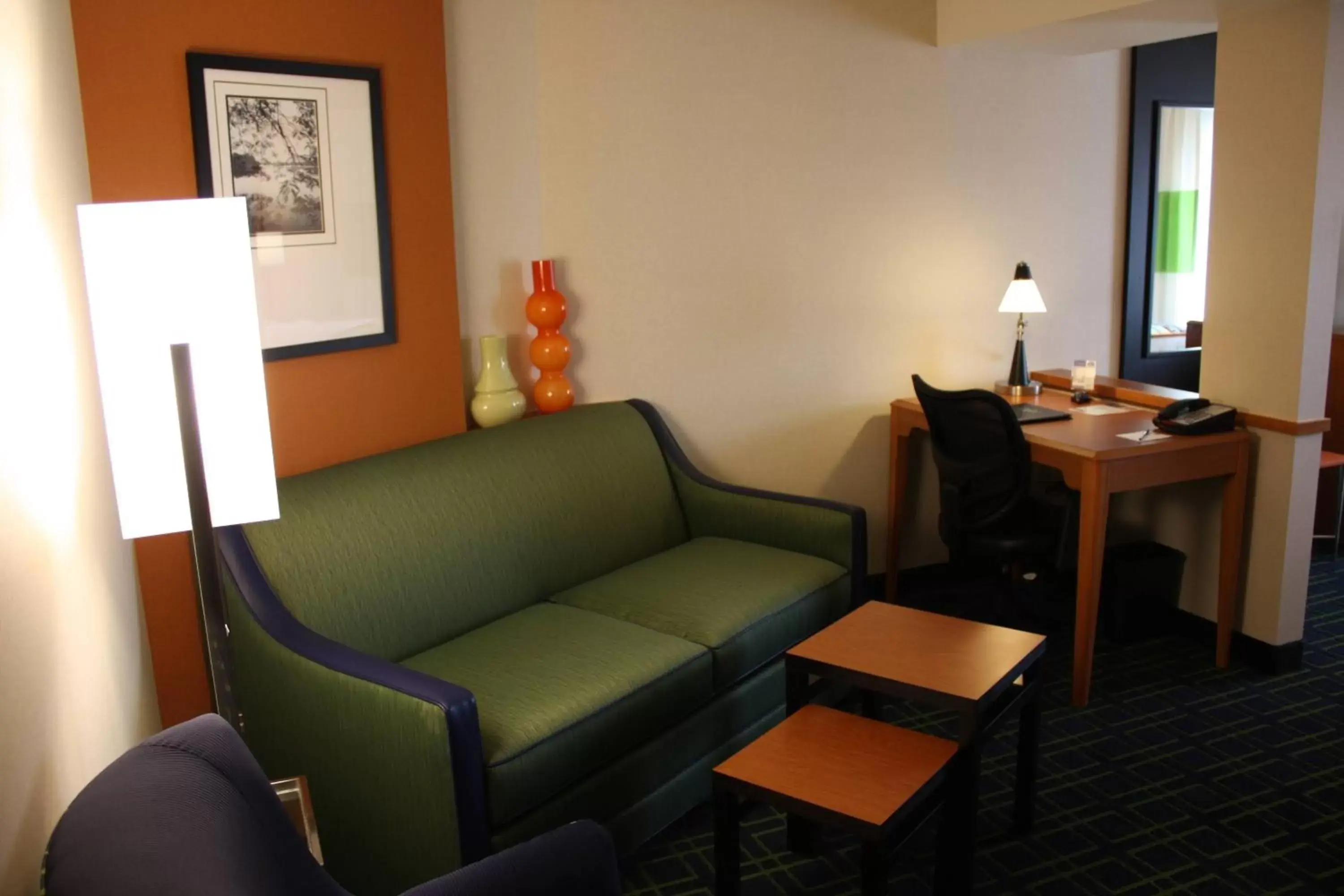 Photo of the whole room, Seating Area in Fairfield Inn by Marriott Morgantown