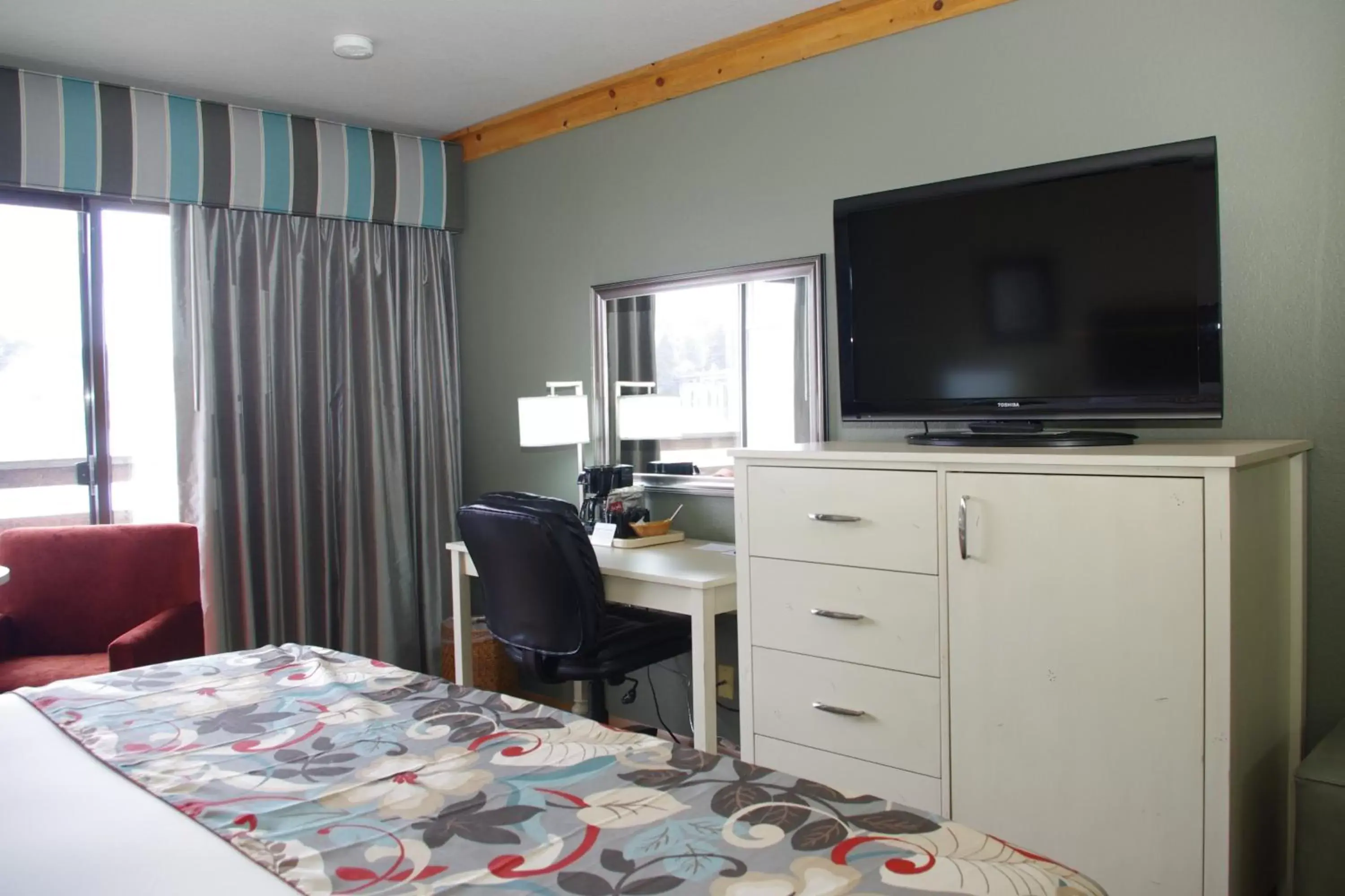 King Room - Non View in River House Inn, a Baymont by Wyndham King Room - Non View in River House Inn, a Baymont by Wyndham