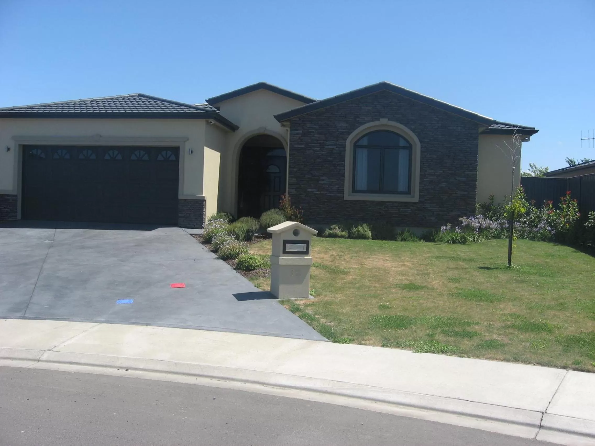 Street view in Liz on Lowry