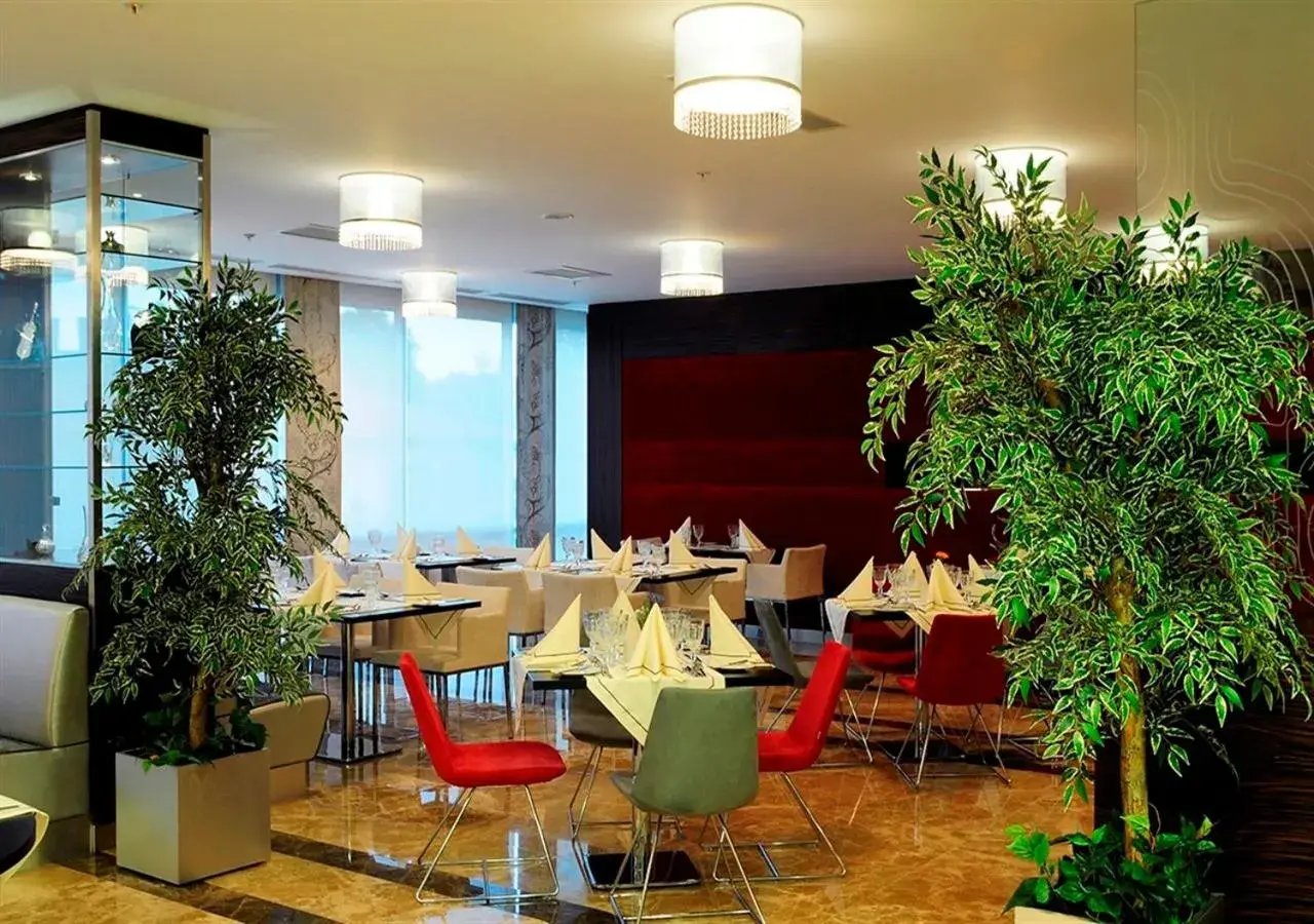 Food and drinks, Restaurant/Places to Eat in Demora Hotel