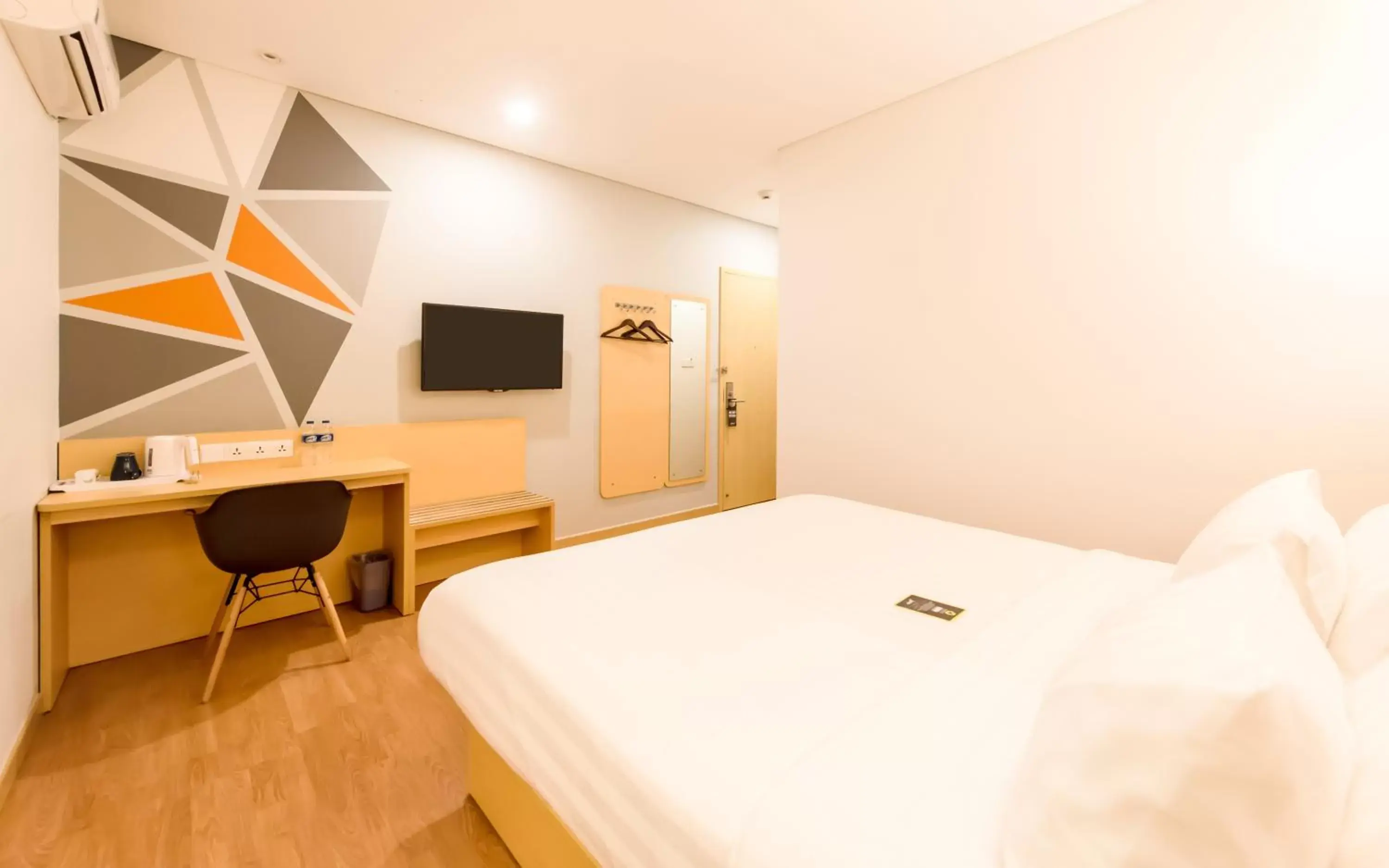 Bed in Juno Jatinegara Jakarta