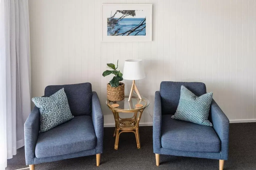 Living room, Seating Area in Mollymook Seascape Motel and Apartments