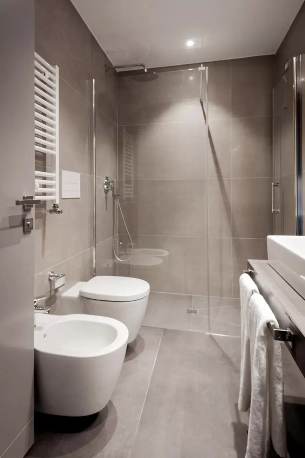 Shower, Bathroom in Hotel Medinblu