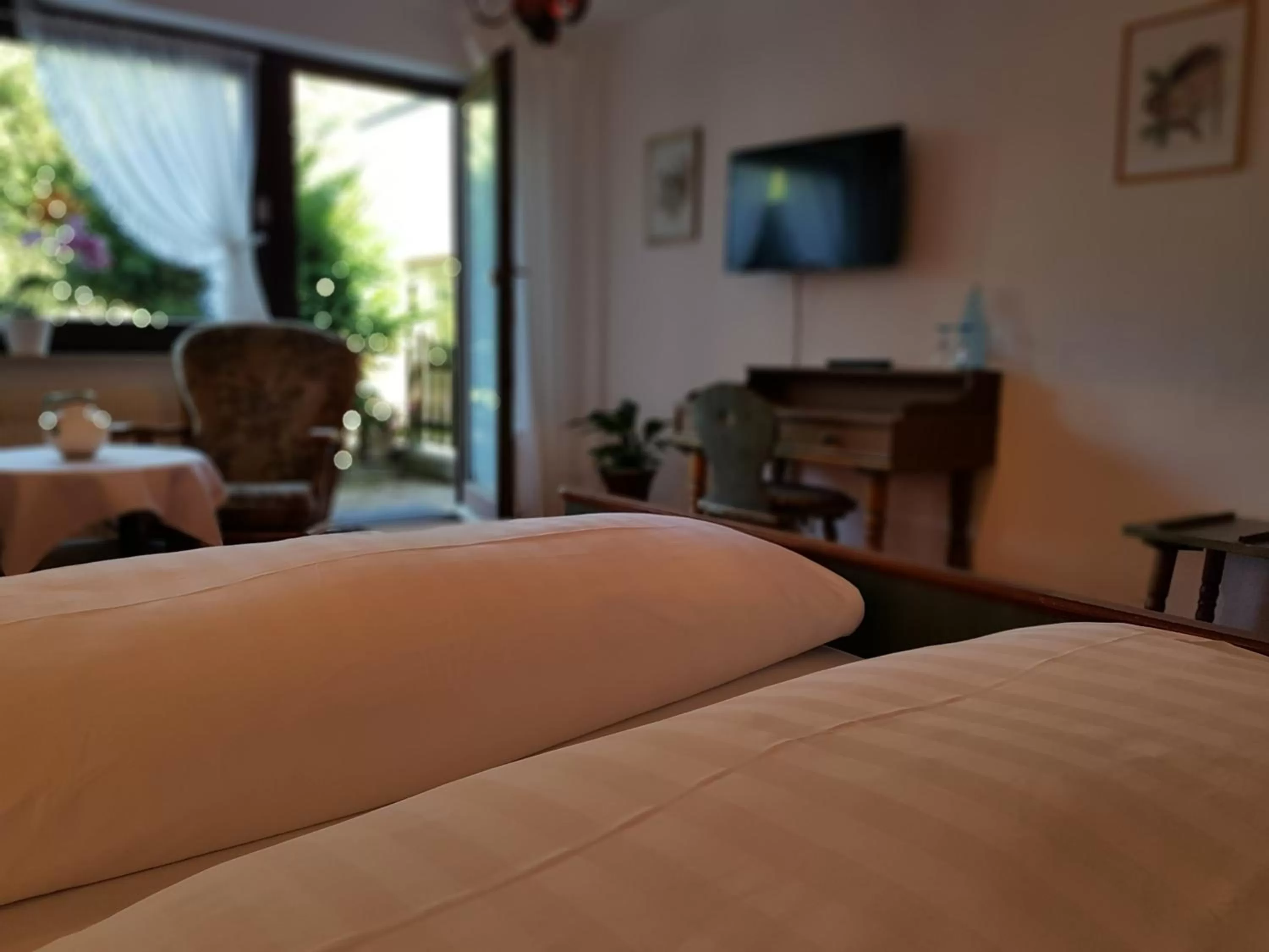 Bed, Seating Area in Hotel Landhaus Sonnenhof