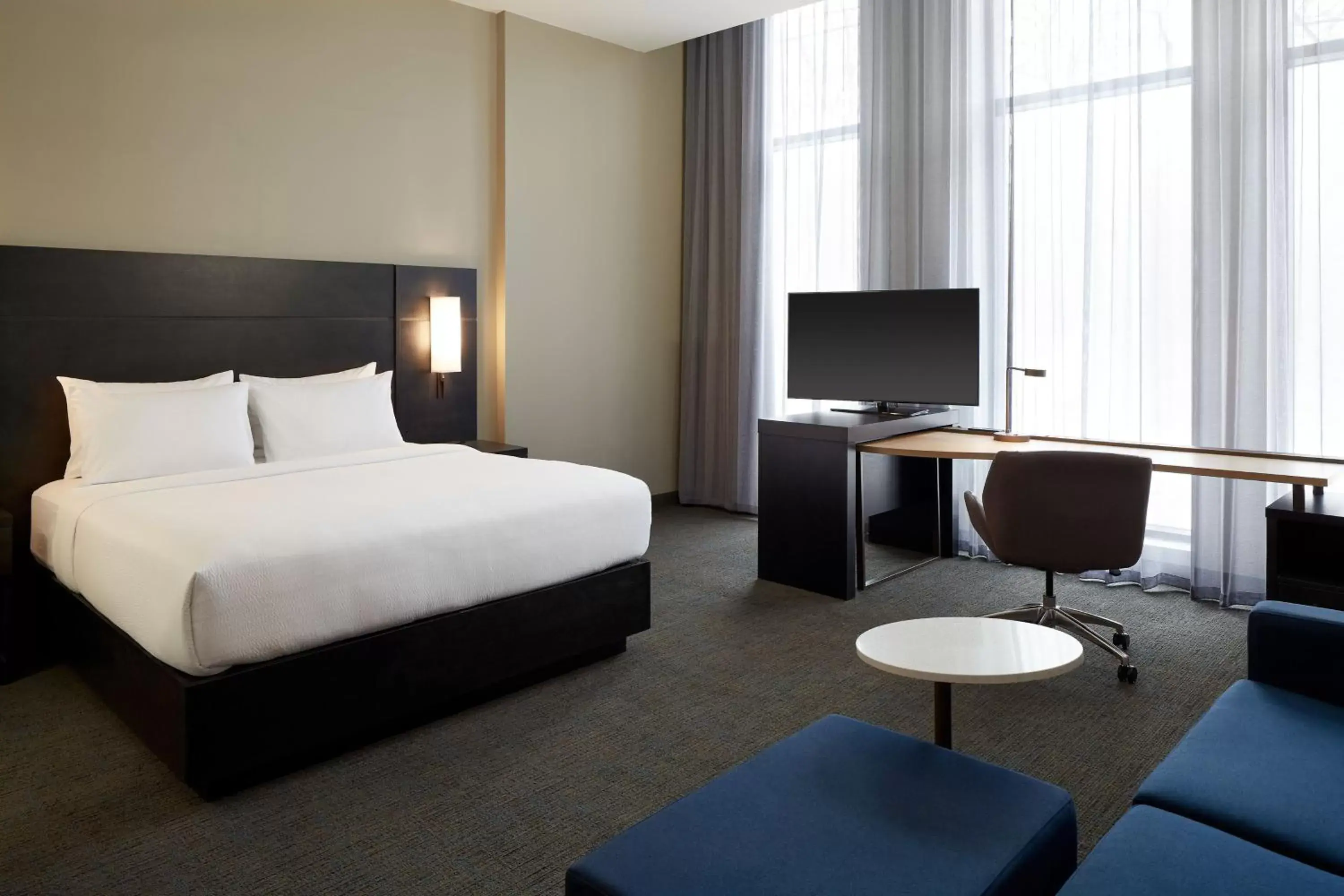 Photo of the whole room, Bed in Residence Inn by Marriott Montreal Midtown