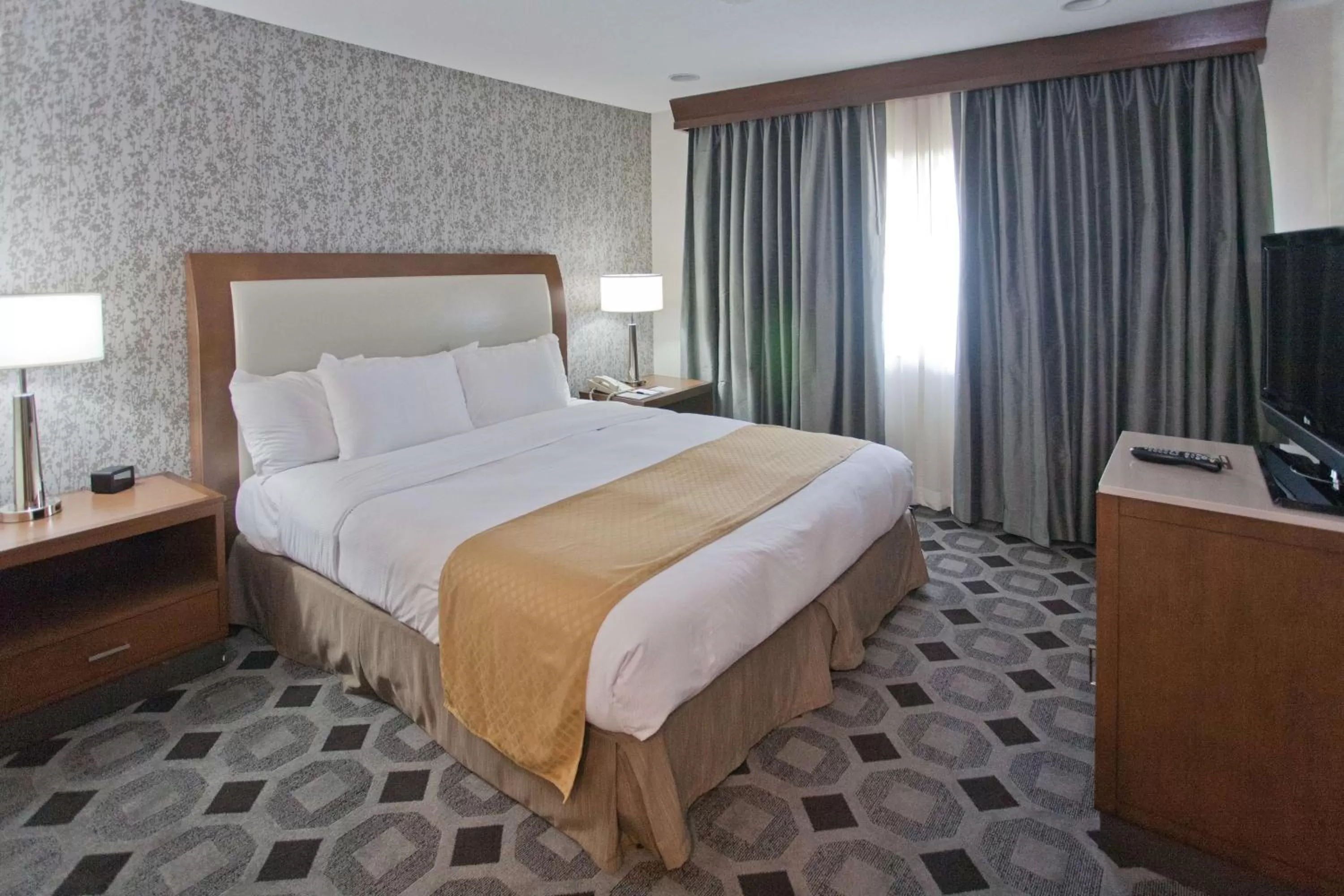 Bed in DoubleTree by Hilton Rosemead