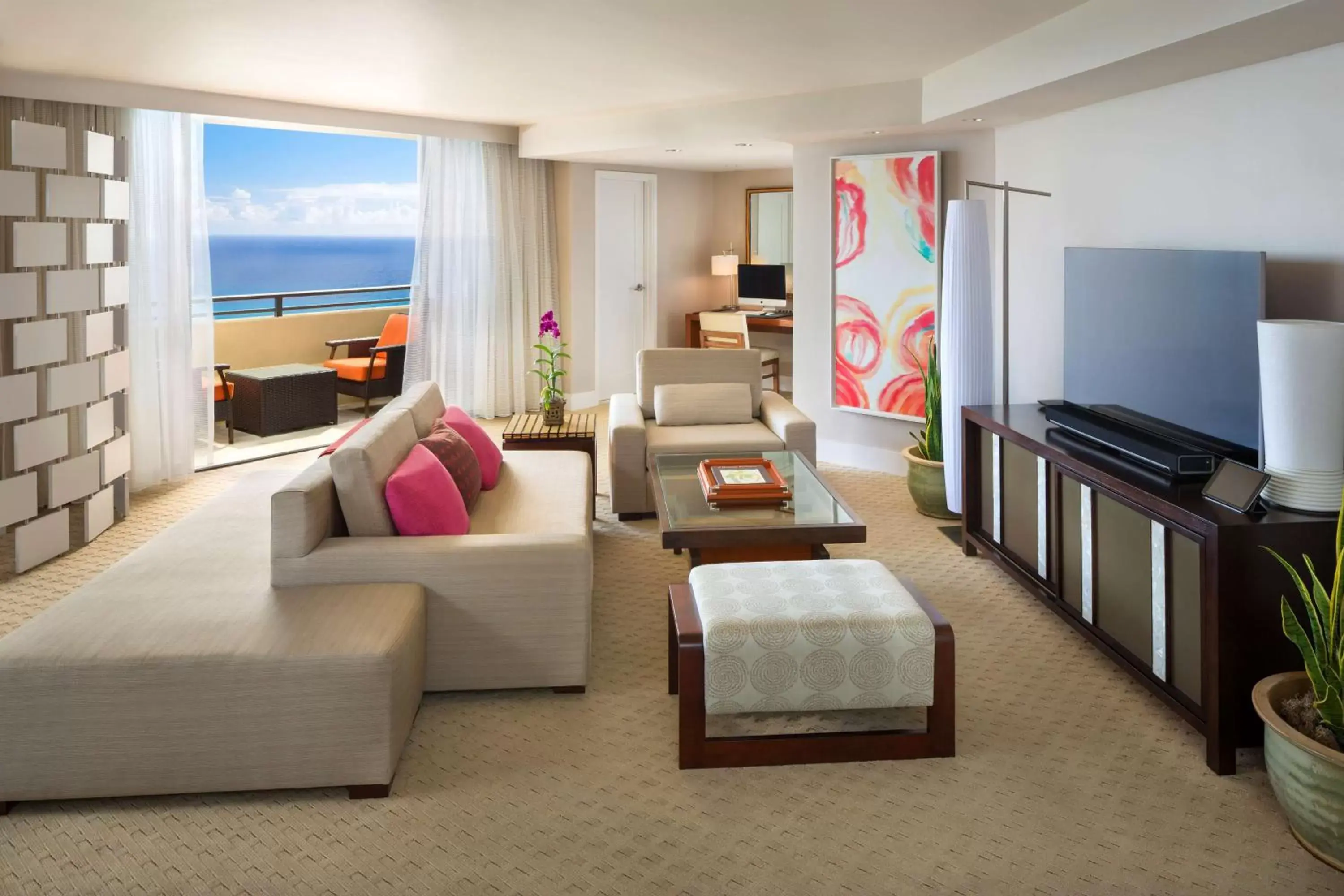 Photo of the whole room, Seating Area in Hyatt Regency Waikiki Beach Resort & Spa