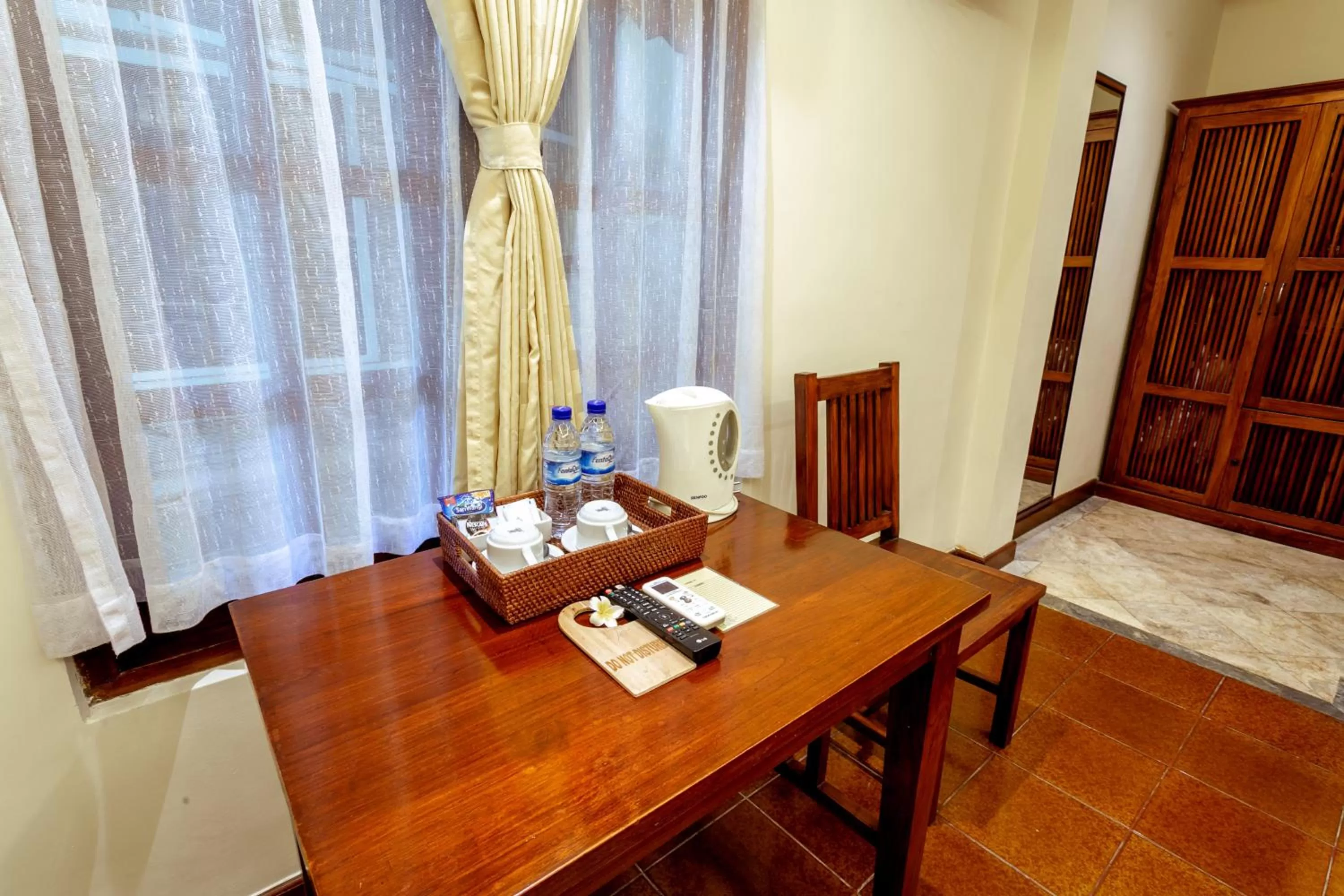 Coffee/tea facilities, Bed in Lumbung Sari Ubud Hotel - CHSE Certified