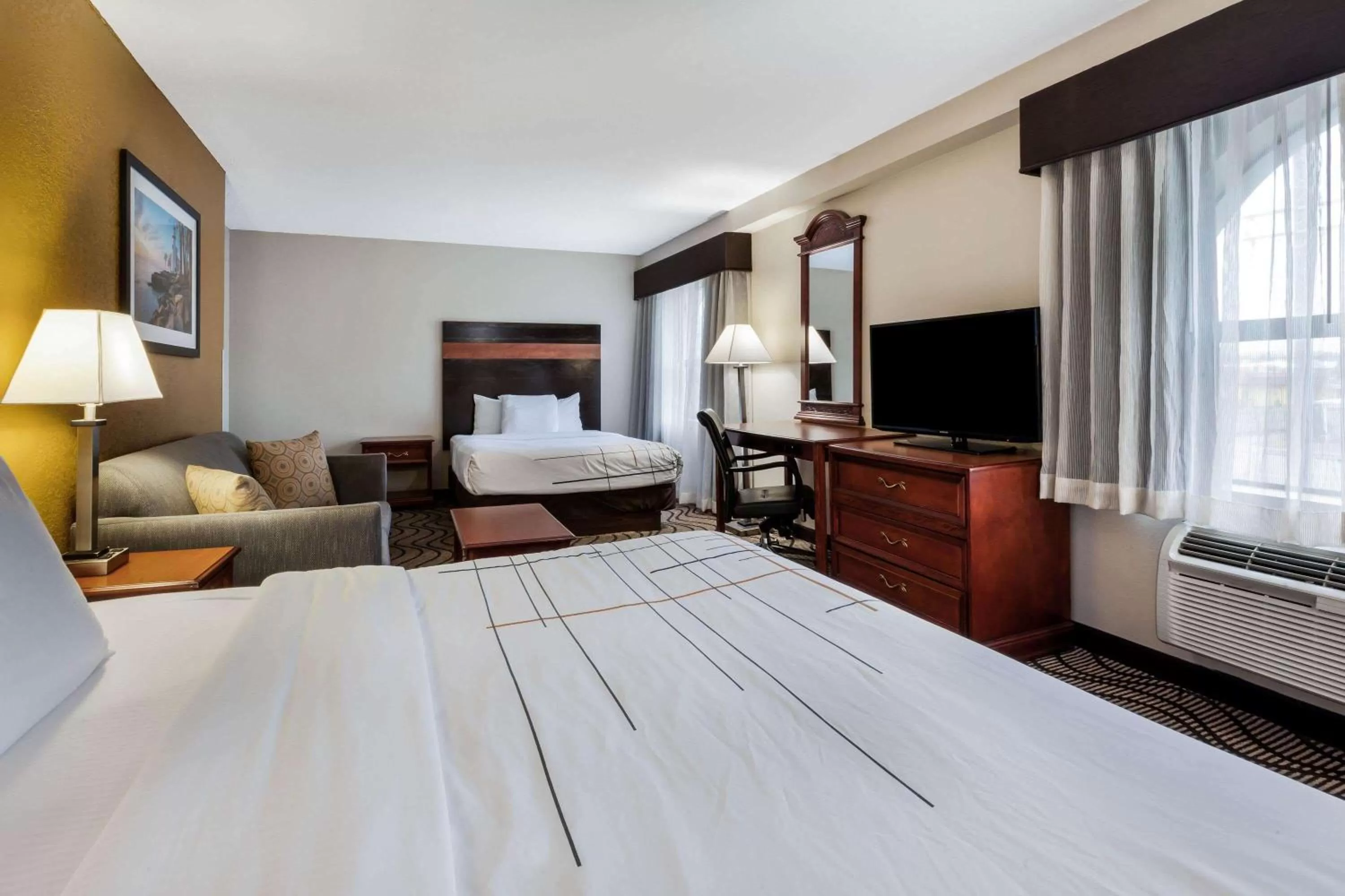 Photo of the whole room, Bed in La Quinta Inn by Wyndham Sandusky near Cedar Point