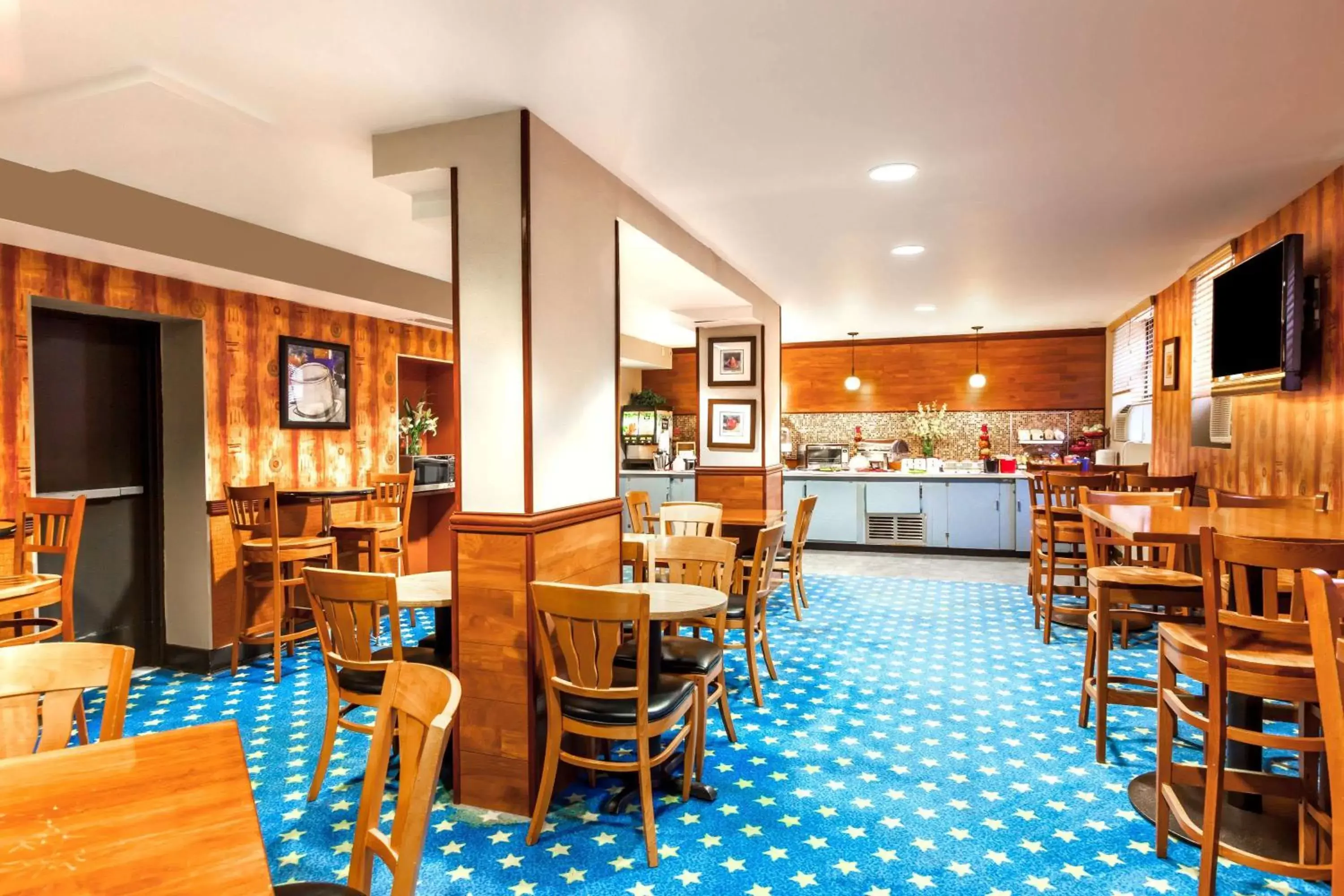 Restaurant/Places to Eat in Ramada by Wyndham Jersey City