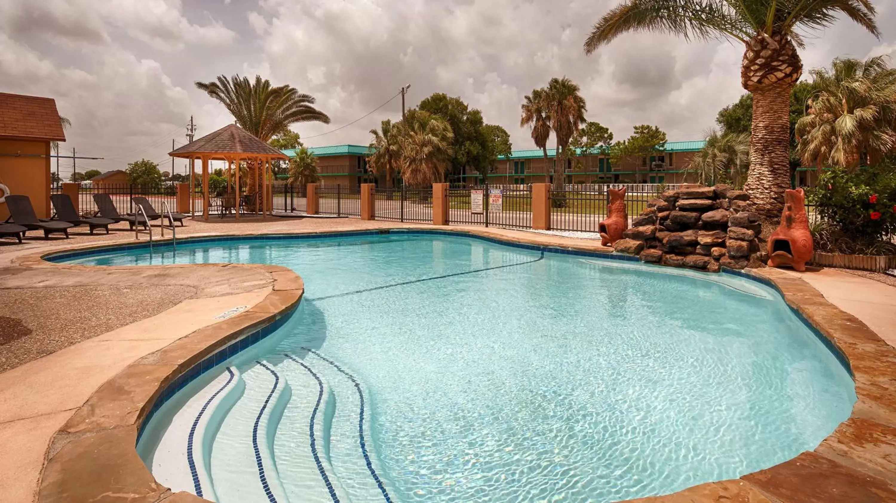 On site, Swimming Pool in Best Western Port Lavaca Inn