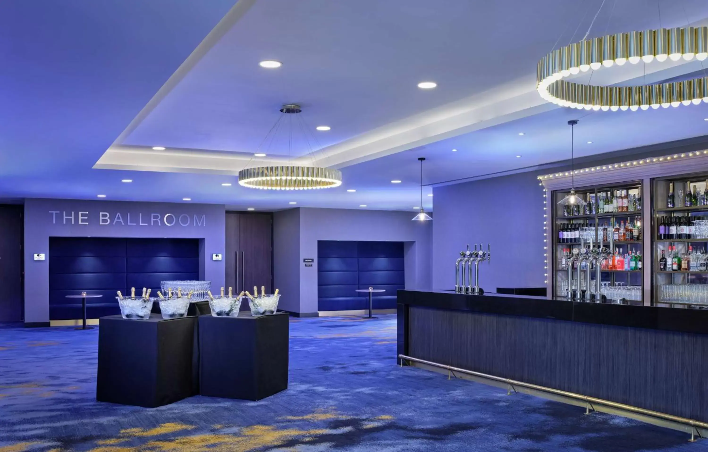 Lounge or bar in Doubletree By Hilton Hull Lounge or bar in Doubletree By Hilton Hull