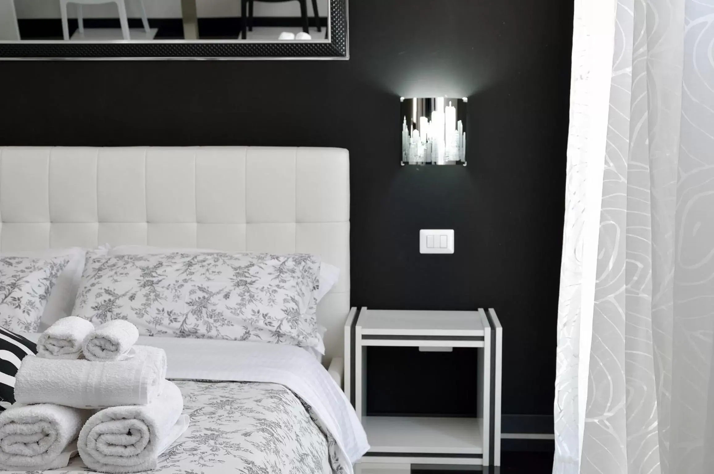 Bedroom, Seating Area in Black & White G&G